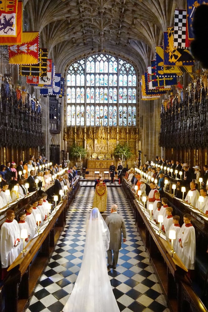 Photos: Meghan Markle’s wedding dress stuns at royal wedding