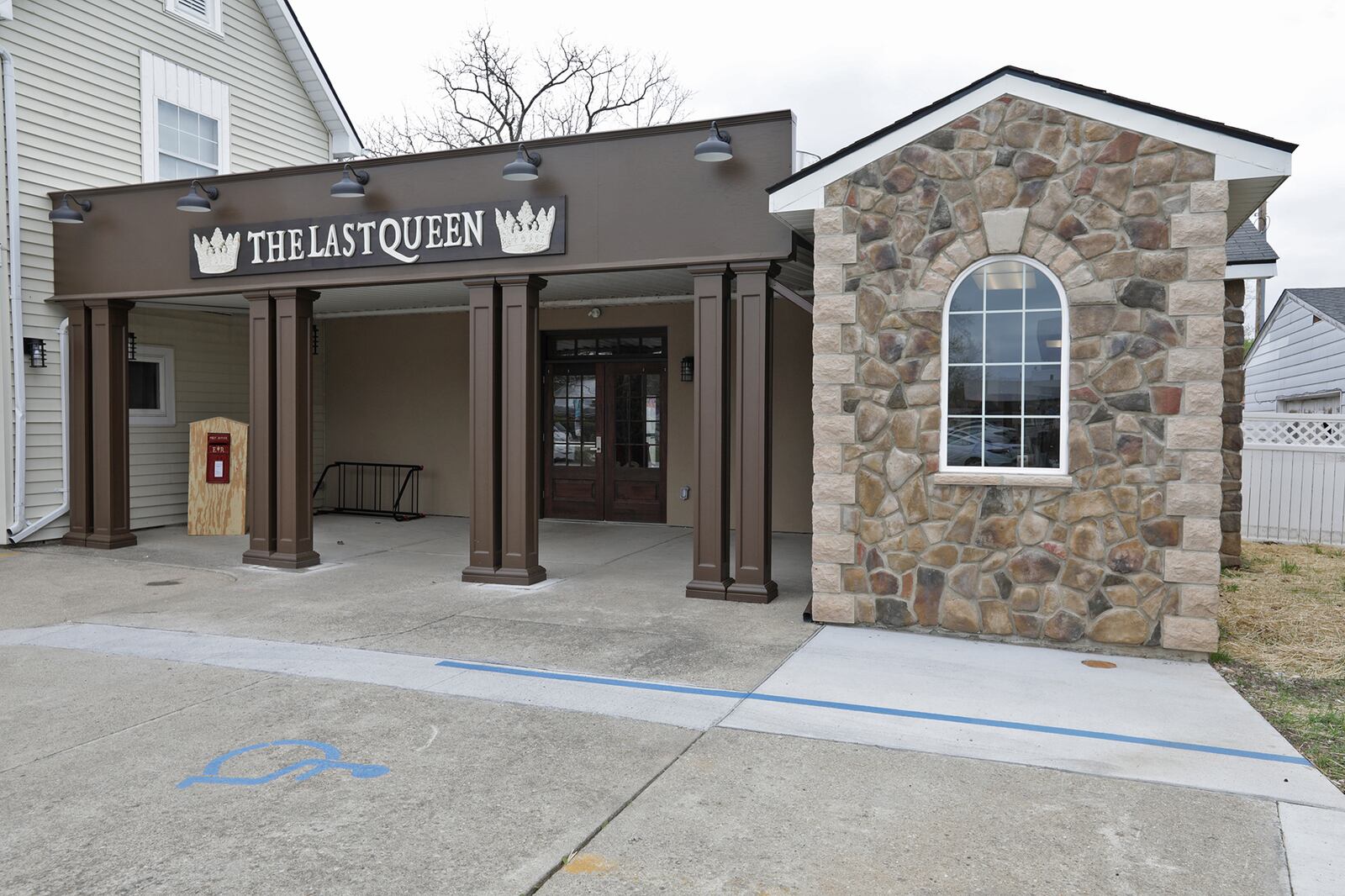 From the food to the decor and even the smell of fish-n-chips cooking, The Last Queen gastropub in Enon transports customers across the sea to a British pub. BILL LACKEY/STAFF BILL LACKEY/STAFF