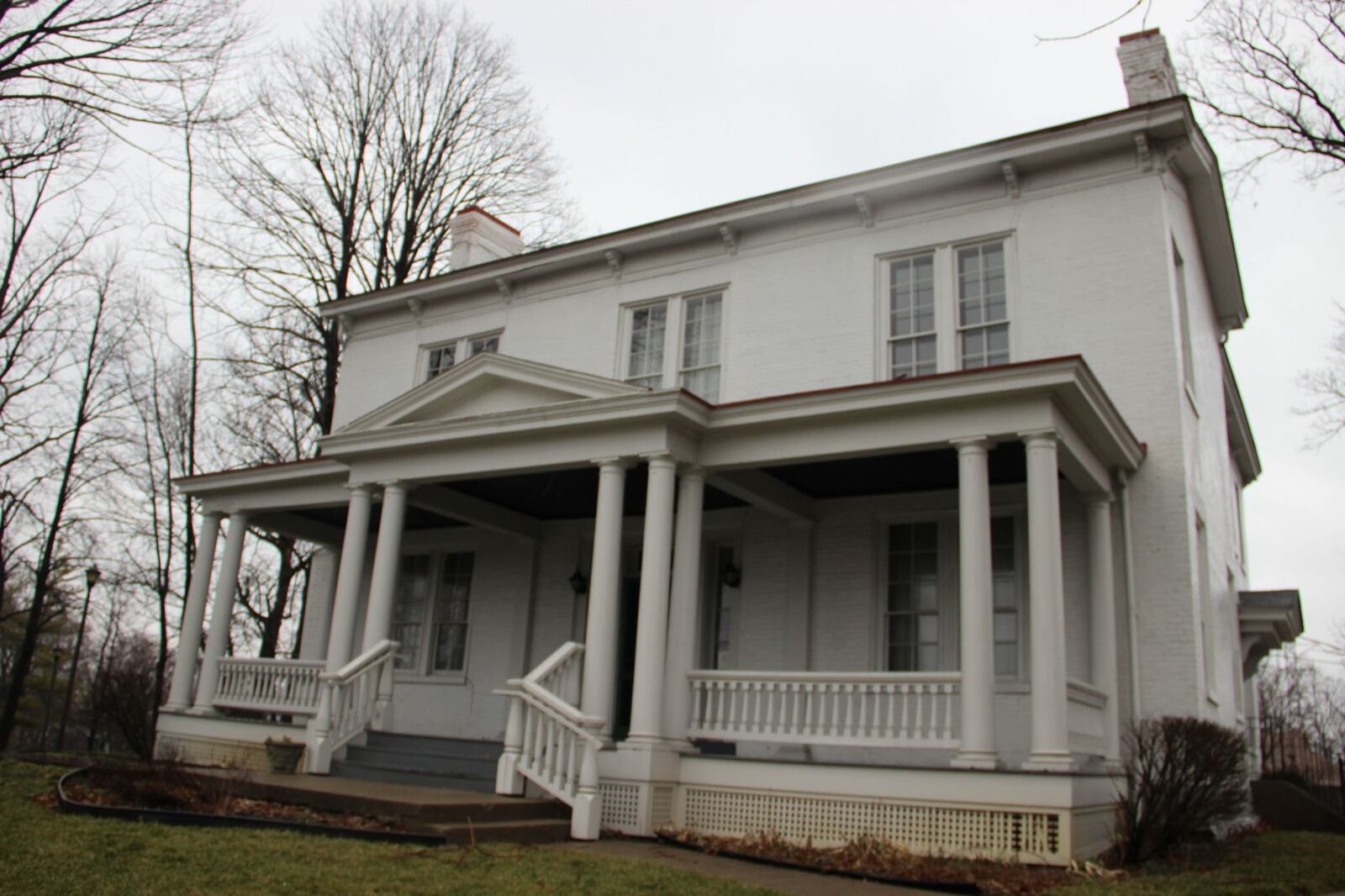 Harriet Beecher Stowe House2950 Gilbert Ave., Cincinnati Famed author Harriet Beecher Stowe was inspired to write her groundbreaking book Uncle Tom s Cabin when she lived on the campus of Lane Seminary where her husband was a professor. Beecher Stowe s stepmother, three half siblings and father, the president of the seminary, lived in what is now the Harriet Beecher Stowe House. Many of Lane s students were conductors of the Underground Railroad or abolitionists. FILE