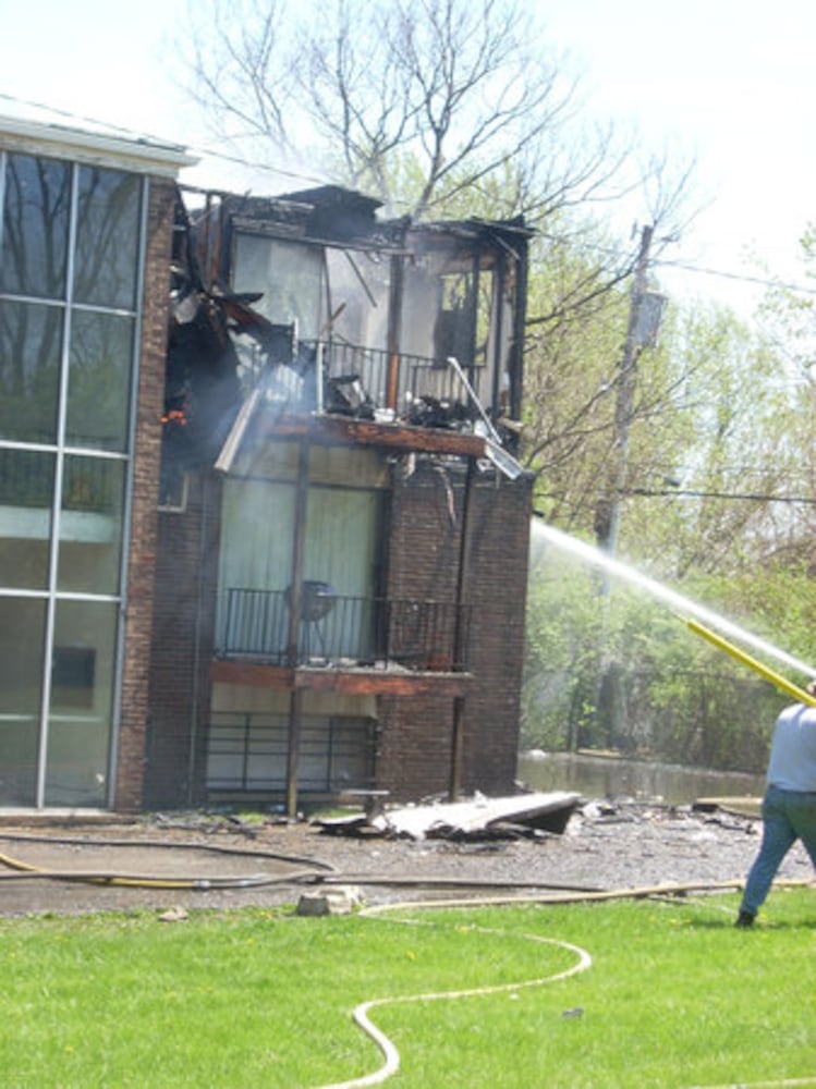 Apartment building fire in Highview Hills