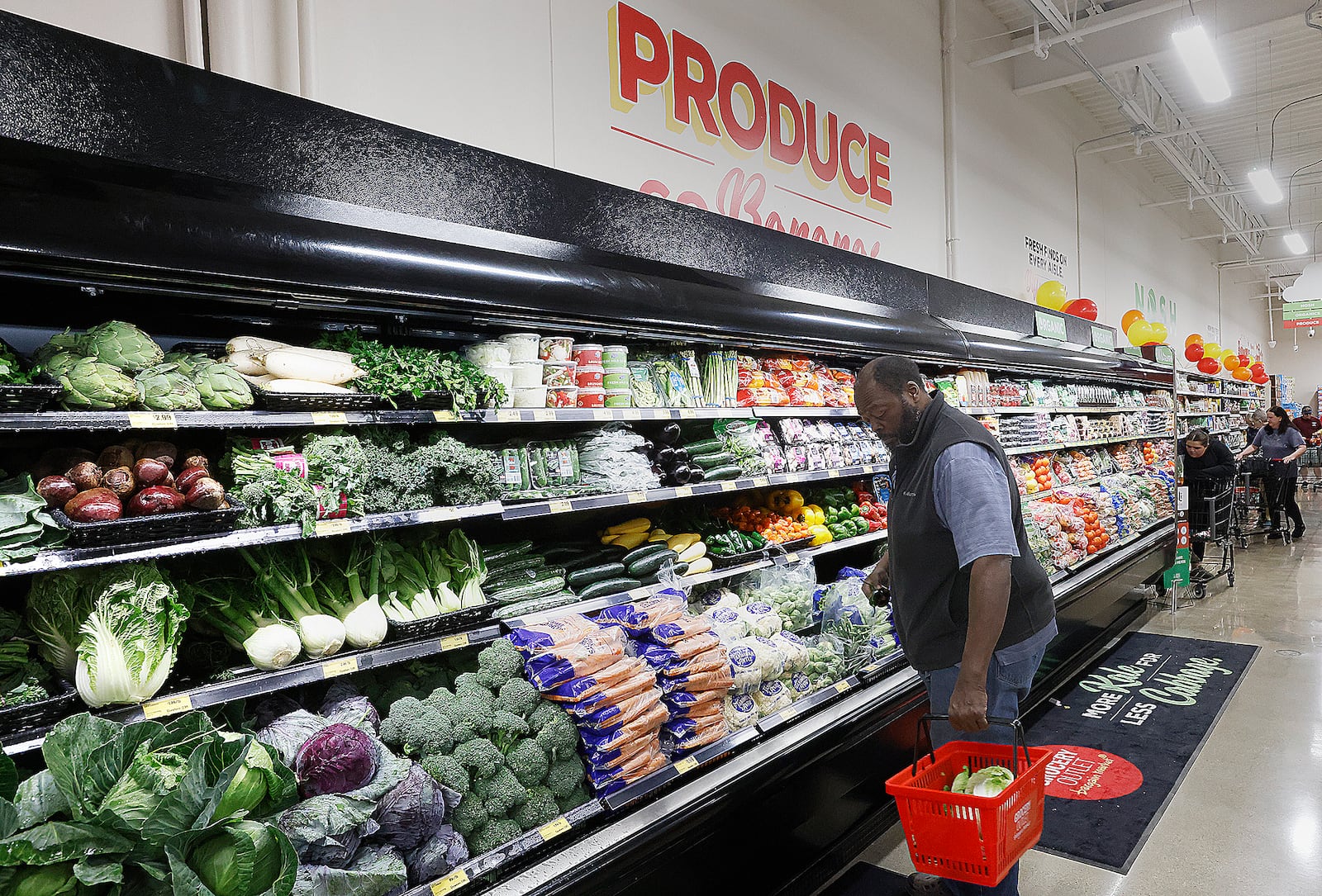 The Grocery Outlet bargain market, located at 606 Taywood Road in Englewood held its grand opening Thursday, March 13, 2025. MARSHALL GORBY\STAFF