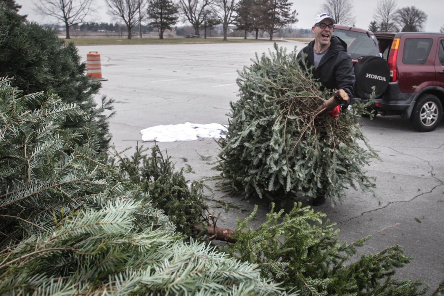 PHOTOS: Locals drop off Christmas trees to help Dayton MetroParks