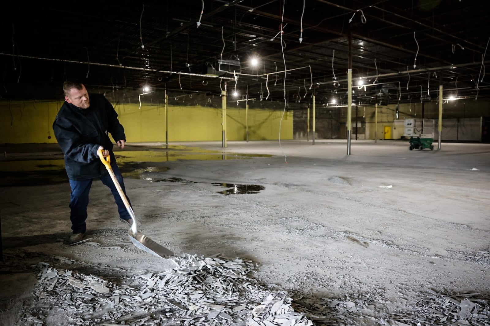 Mike Jung from Luts Construction replaces the flooring at the old Krogers on Whipp Road Friday January 5, 2024. The old store is being transformed into a trampoline park. JIM NOELKER/STAFF