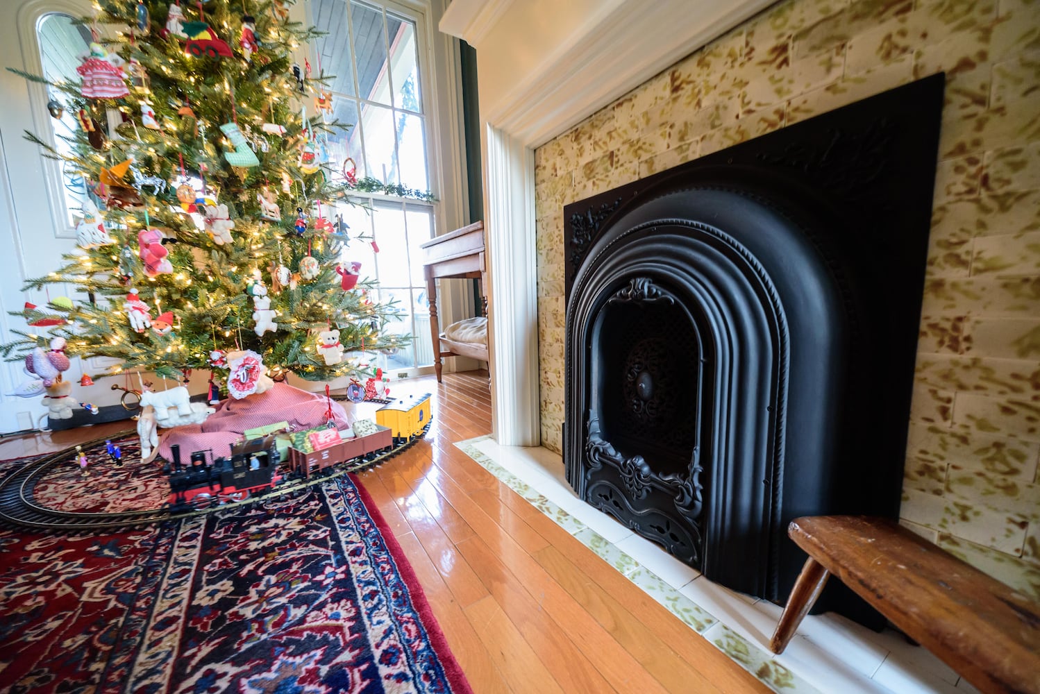 PHOTOS: A Dickens of a Christmas St. Anne’s Hill Holiday Home Tour 2024