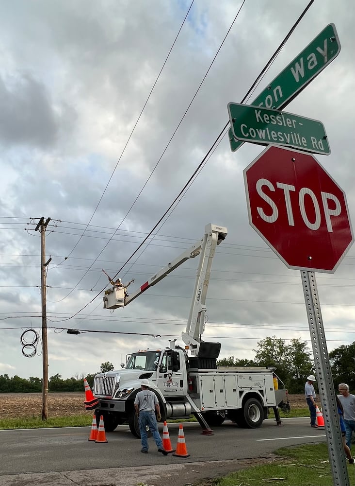 060922 tornado power crews