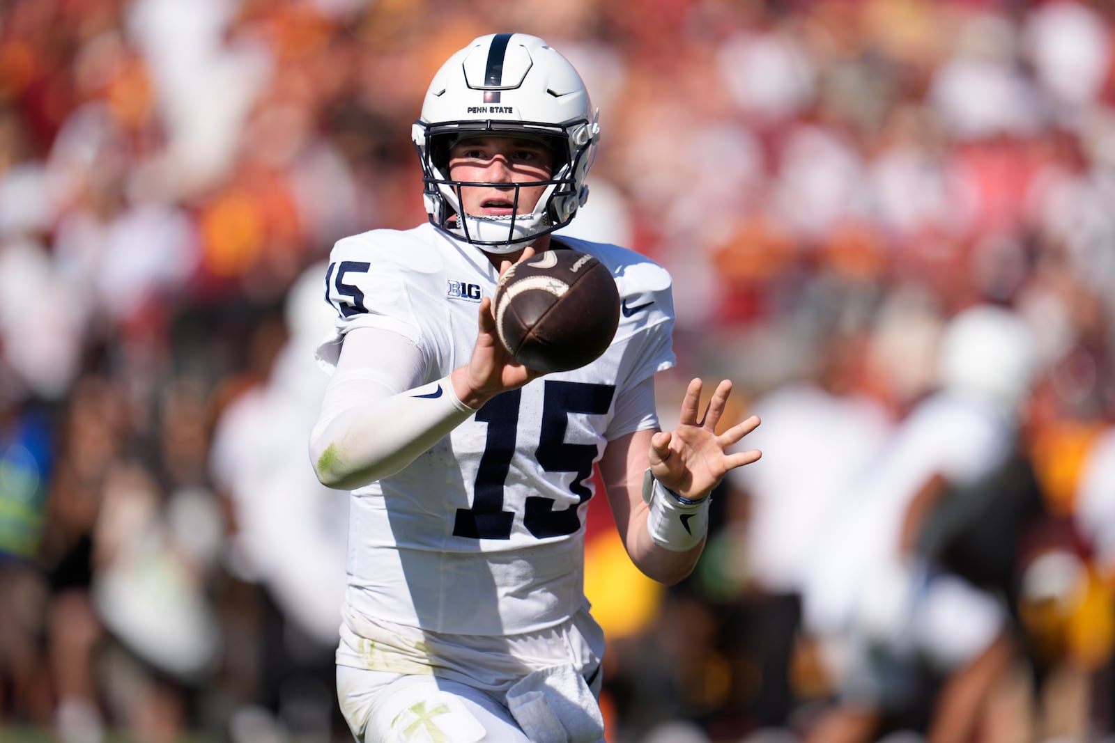 Penn State quarterback Drew Allar (15) pitches the ball during the second half of an NCAA college football game against Southern California, Saturday, Oct. 12, 2024, in Los Angeles. (AP Photo/Marcio Jose Sanchez)