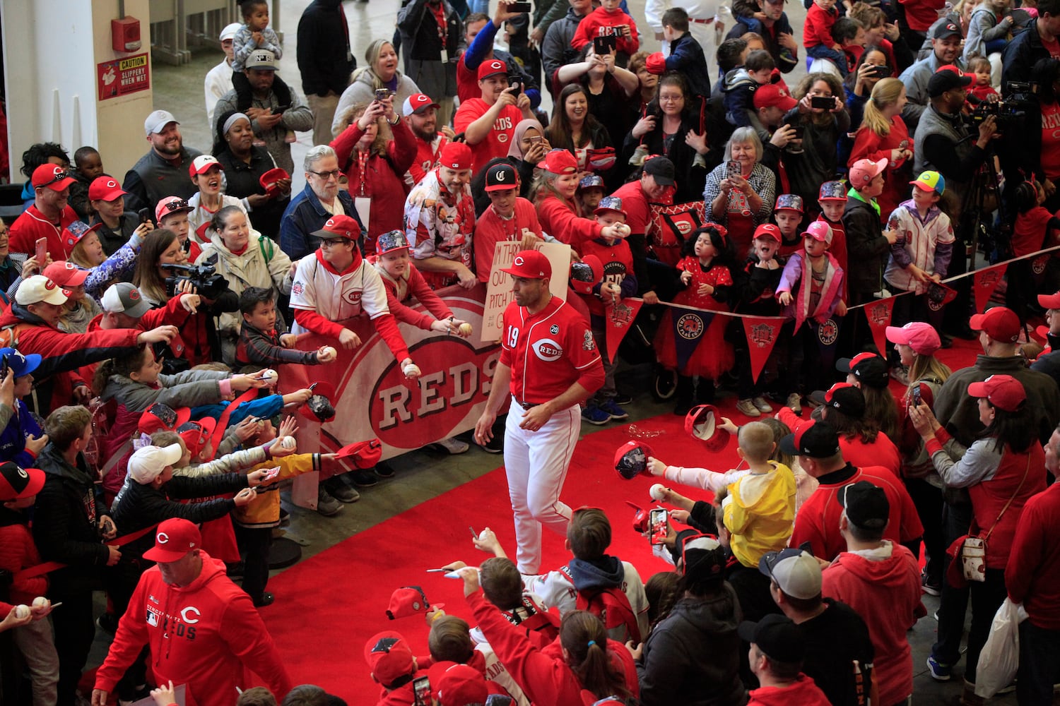 Cincinnati Reds Kids Day: Players walk red carpet