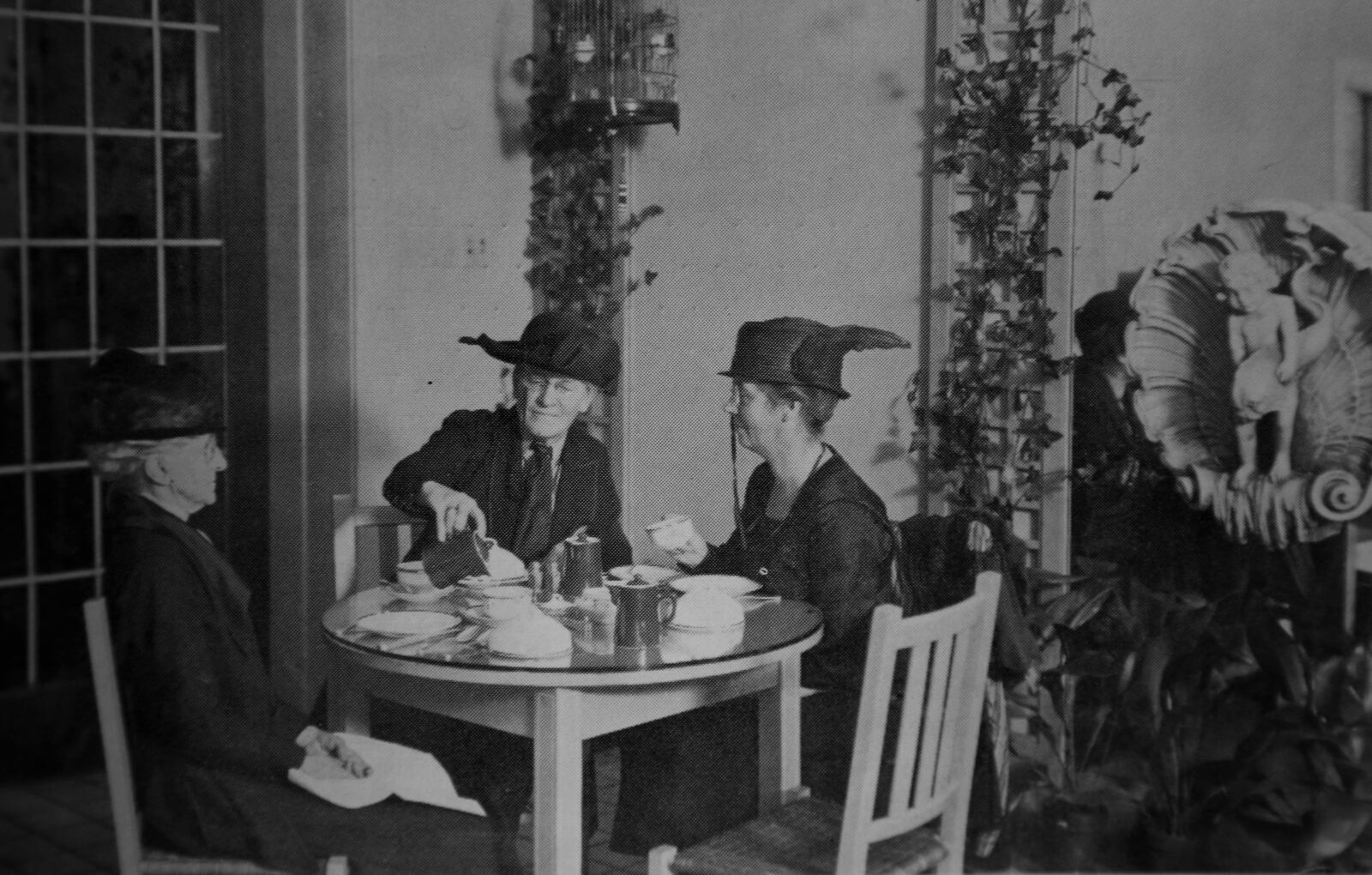 A luncheon at the Dayton Woman’s Club in 1920. PHOTO COURTESY OF THE DAYTON WOMAN’S CLUB