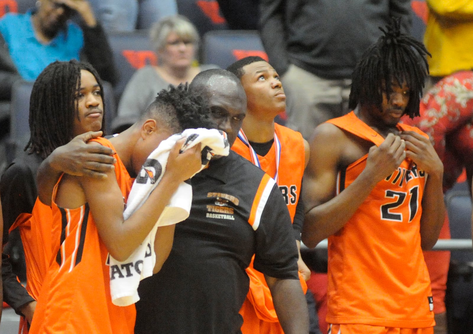 Stives coach Felix Turner consoles freshman Allen Lattimore. MARC PENDLETON / STAFF