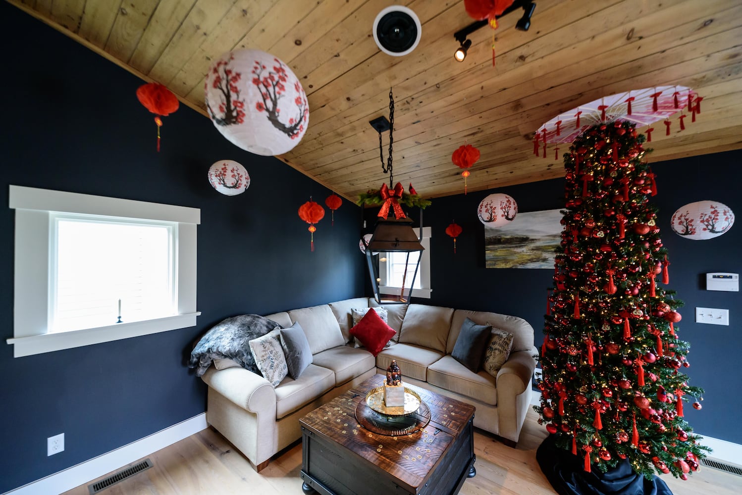 PHOTOS: A Dickens of a Christmas St. Anne’s Hill Holiday Home Tour