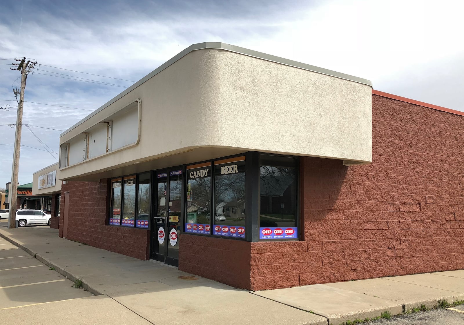 A new Pizza Hut is coming to this former UDF convenience store on East Dorothy Lane and Ackerman Boulevard. MARK FISHER/STAFF