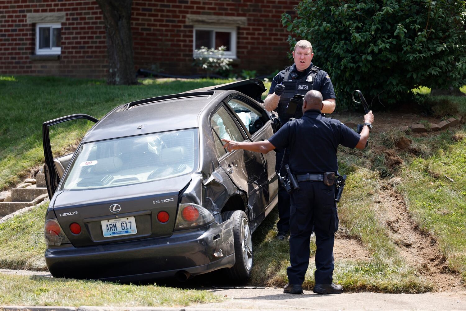 Suspect rams Dayton police cruiser; pursuit ends in crash