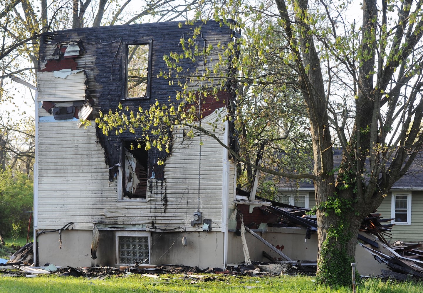 Fire destroys vacant house in Dayton