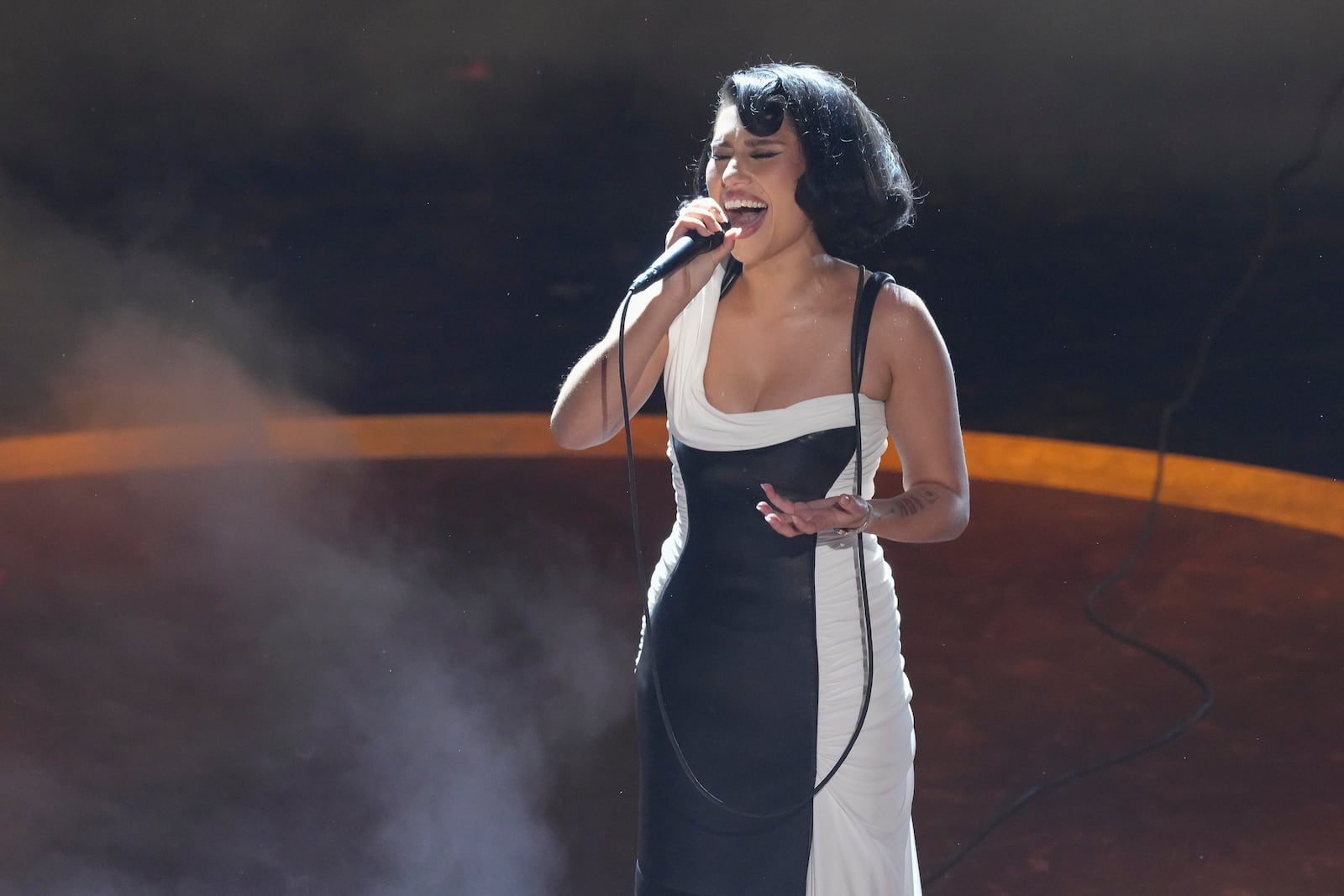 Raye performs "Skyfall" during the Oscars on Sunday, March 2, 2025, at the Dolby Theatre in Los Angeles. (AP Photo/Chris Pizzello)