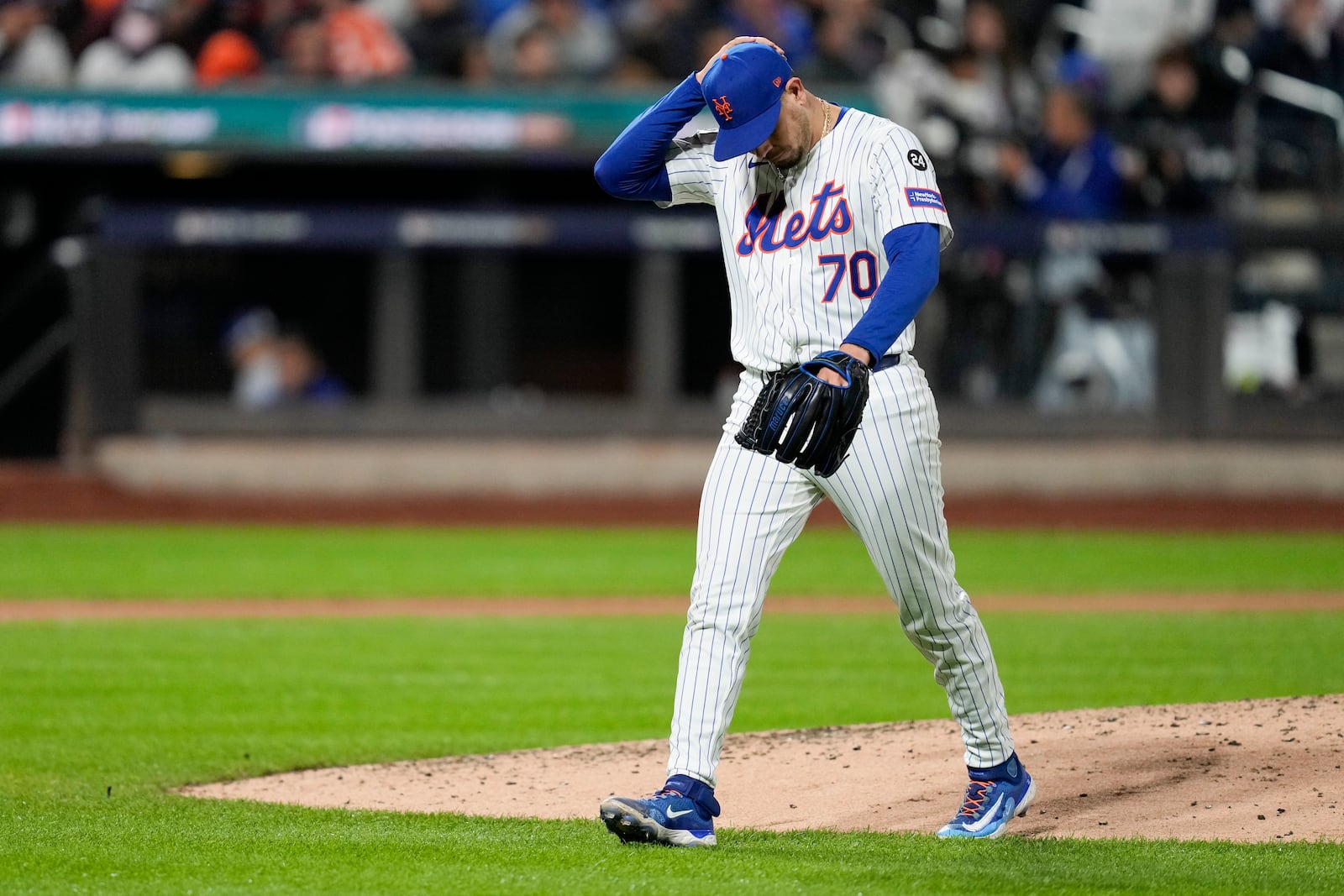 New York Mets pitcher José Buttó leaves the game against the Los Angeles Dodgers during the sixth inning in Game 4 of a baseball NL Championship Series, Thursday, Oct. 17, 2024, in New York. (AP Photo/Ashley Landis)