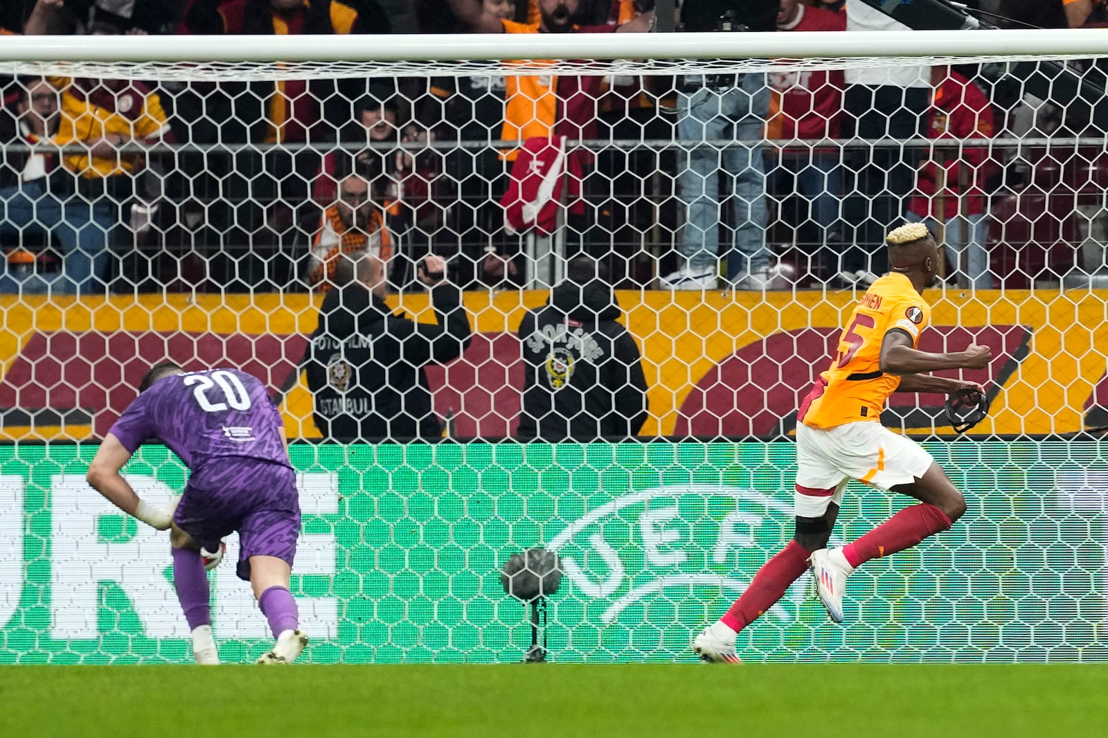 Galatasaray's Victor Osimhen celebrates after scoring his side's third goal during the Europa League opening phase soccer match between Galatasaray and Tottenham Hotspur at Ali Sami Yen stadium, in Istanbul, Turkey, Thursday, Nov. 7, 2024. (AP Photo/Khalil Hamra)