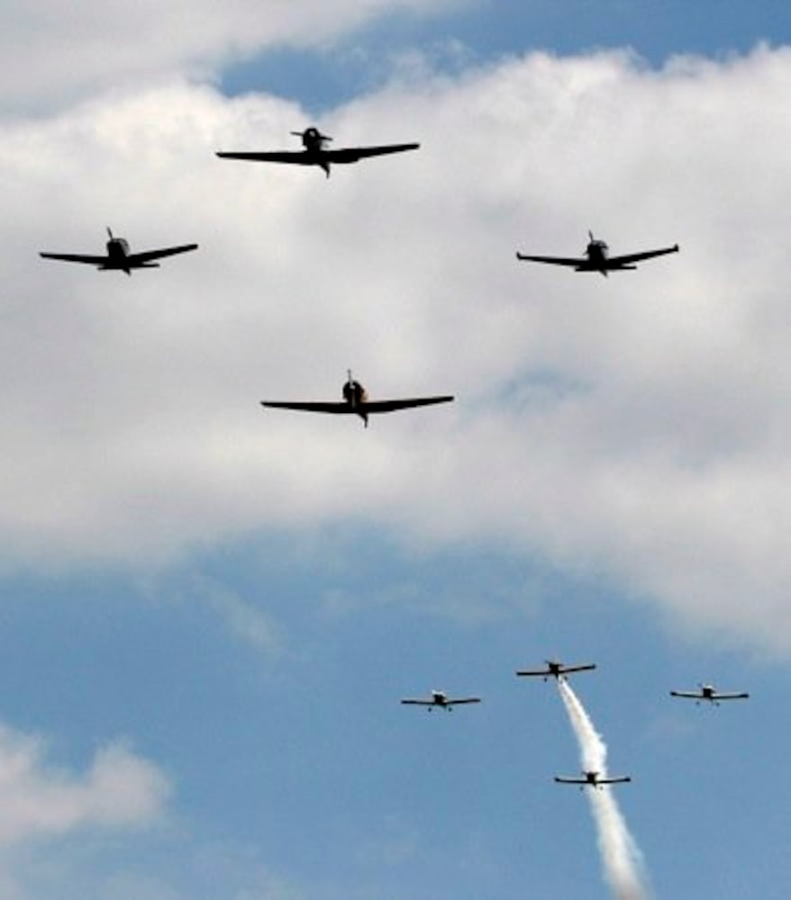 Aircraft fly-in at Moraine Airpark