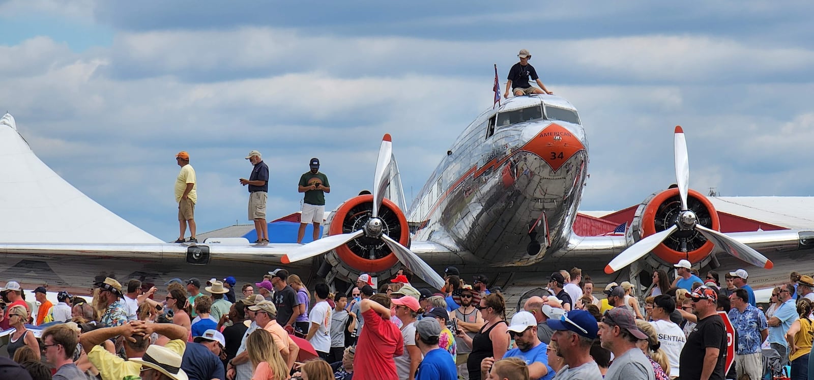 Crowds watch the CenterPoint Energy Dayton Air Show Sunday, July 31, 2022. ERIC SCHWARTZBERG