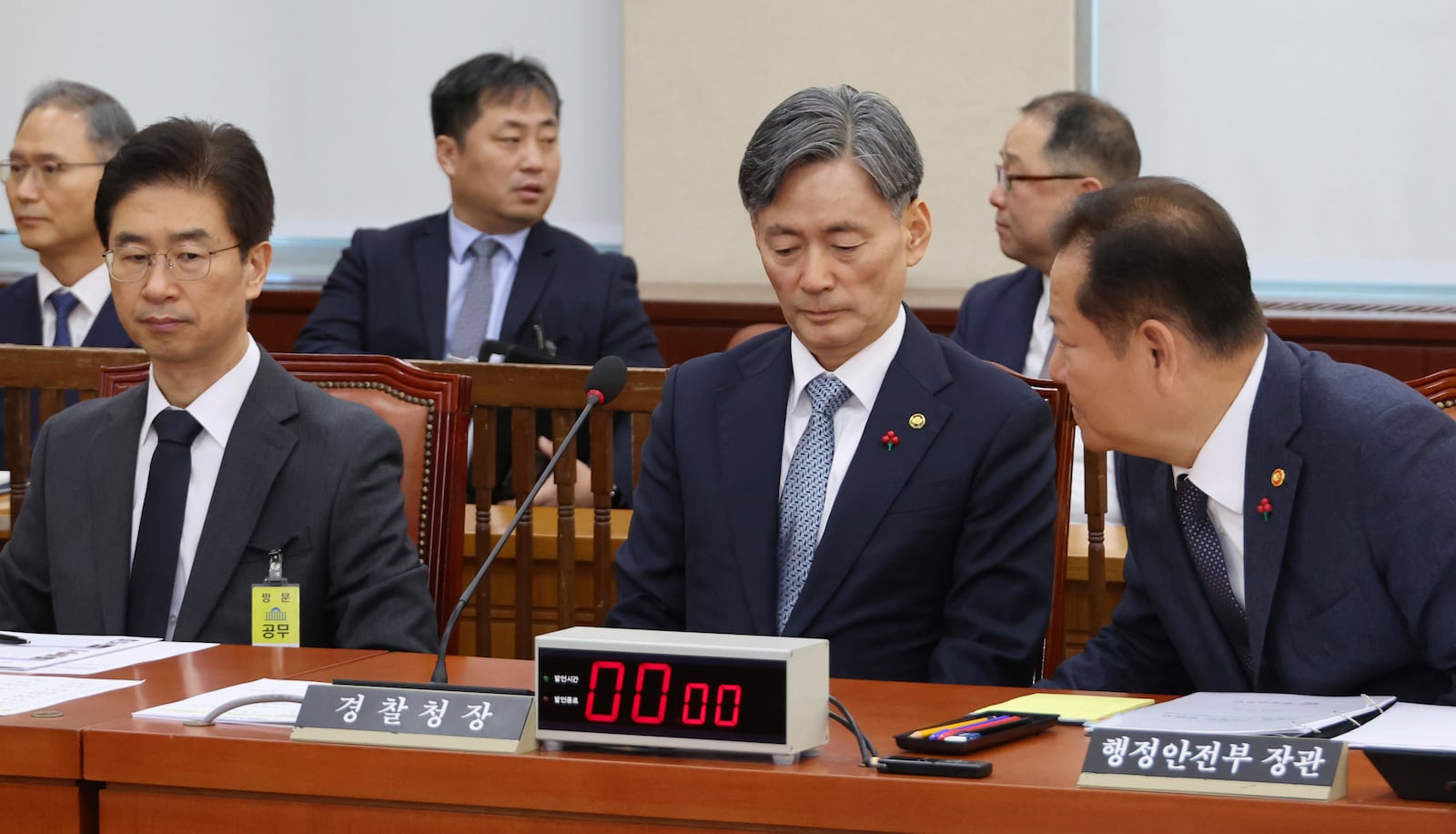 South Korean Interior and Safety Minister Lee Sang-min, right, talks with National Police Agency Commissioner General Cho Ji Ho and Kim Bong-sik, left, head of the metropolitan police agency of Seoul, at the National Assembly in Seoul, South Korea, Thursday, Dec. 5, 2024. (Kim Ju-sung/Yonhap via AP)