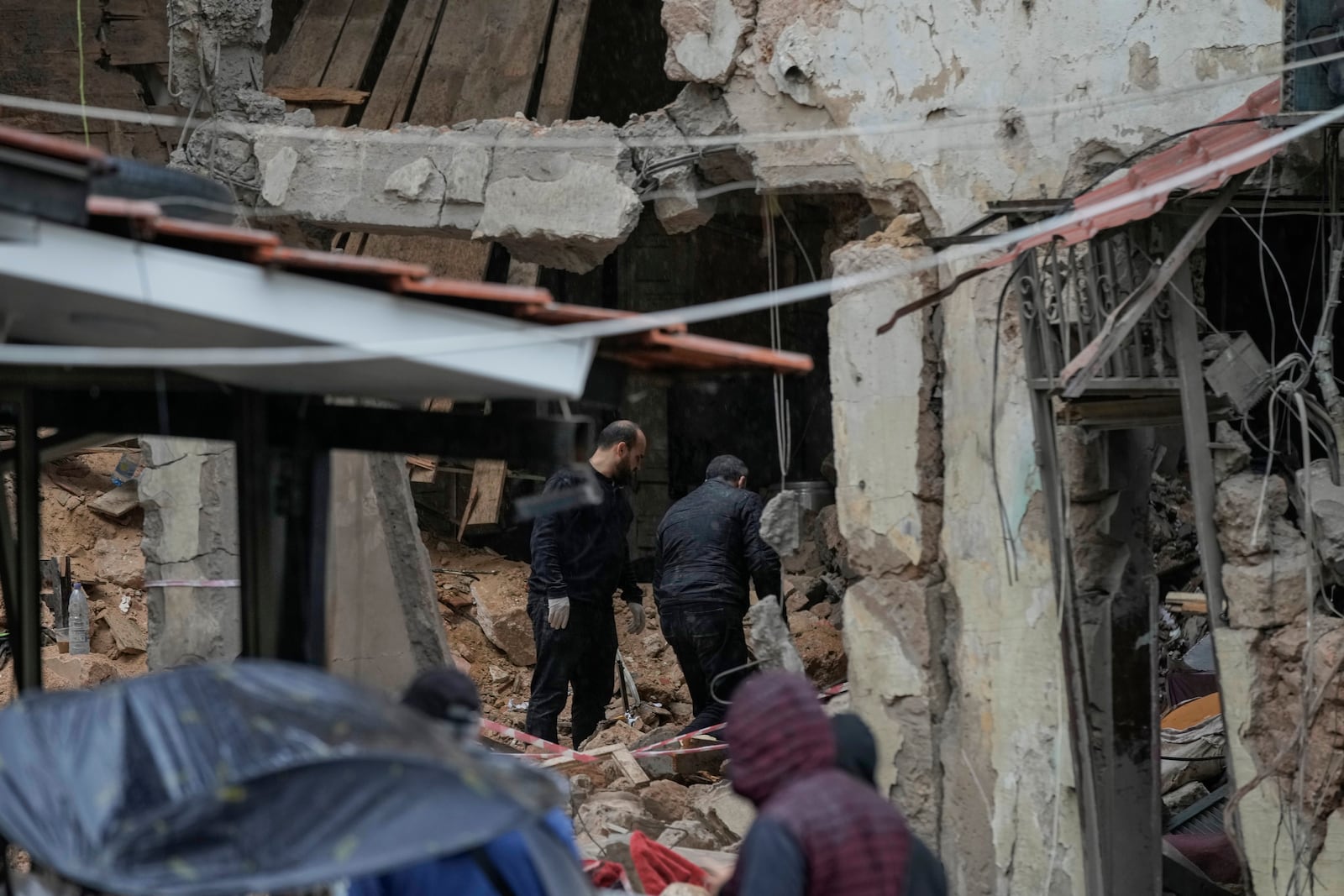 People inspect a destroyed building that was hit on Monday evening by an Israeli airstrike in central Beirut, Lebanon, Tuesday, Nov. 19, 2024. (AP Photo/Bilal Hussein)