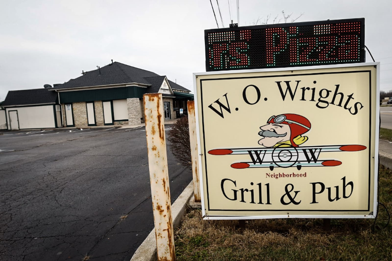 The W.O. Wrights Bar & Grill at 3979 Colonel Glenn Highway in Beavercreek will be the new location for Casey's General Store. JIM NOELKER/STAFF