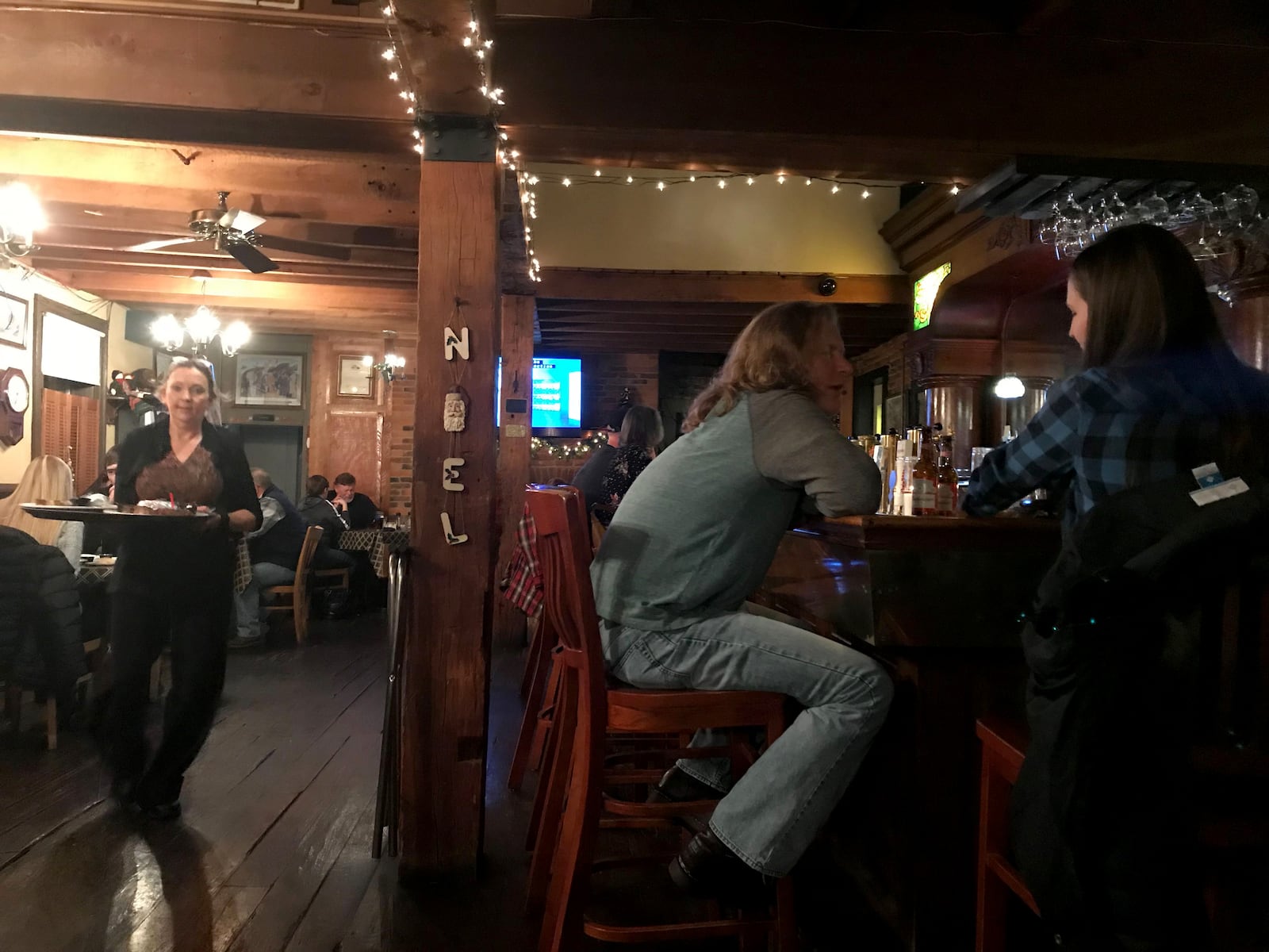 The Florentine Restaurant serves steaks, fish and chops.