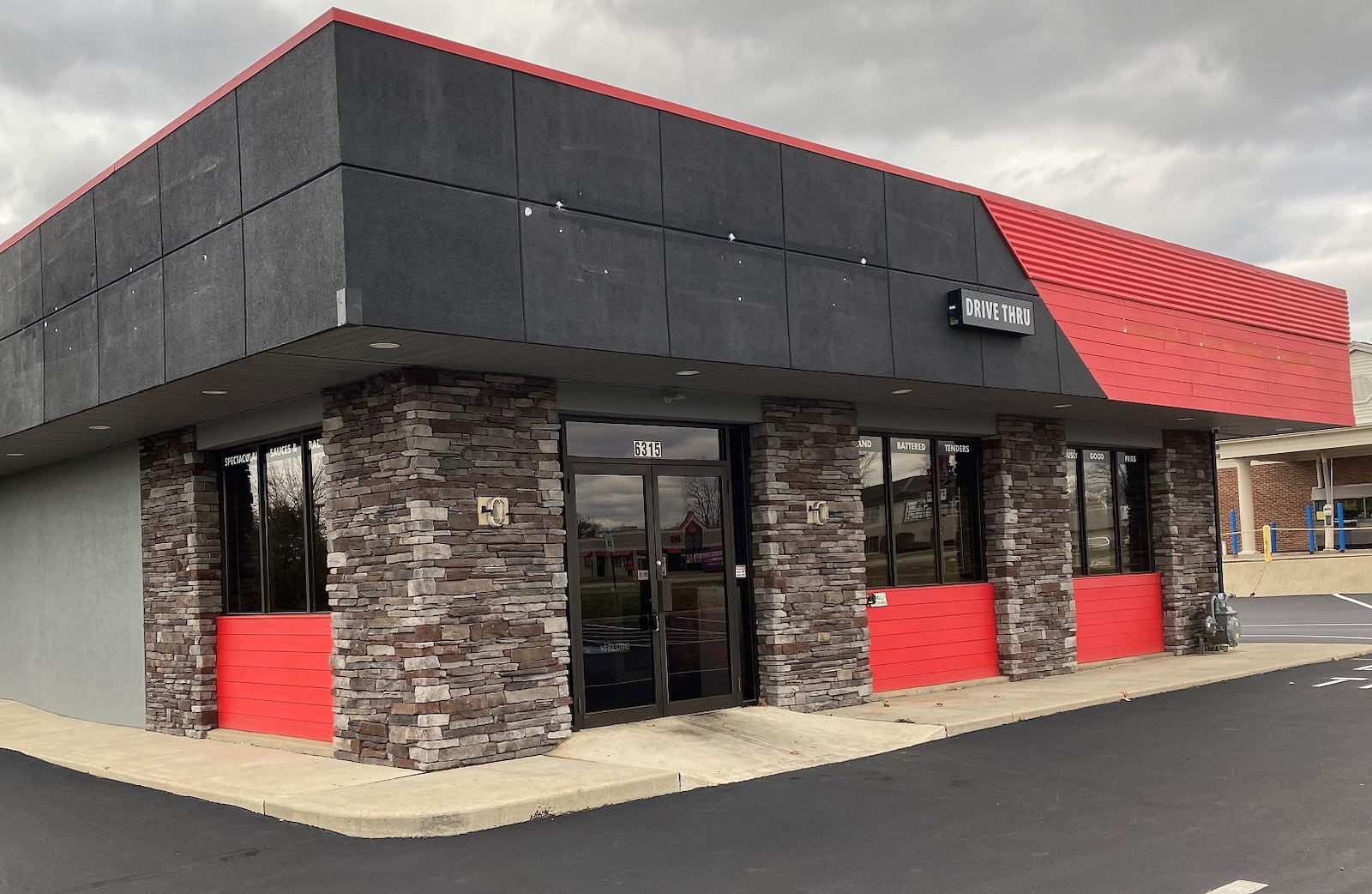 Cassano’s Pizza King has plans to relocate its restaurant at 5118 Brandt Pike in Huber Heights to the former spot of Chicka Wing. SHARON WILMORE/STAFF