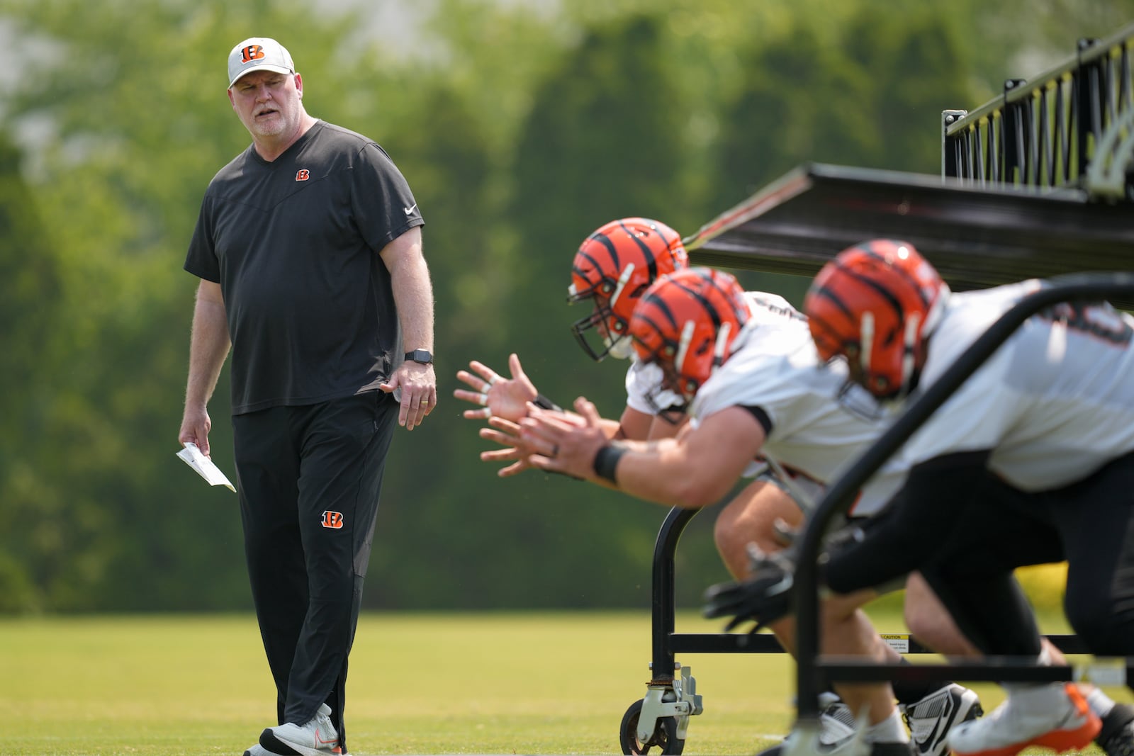 Cincinnati Bengals offensive line coach Frank Pollack, left, oversees a drill during practice at the team's NFL football training facility, Tuesday, June 6, 2023, in Cincinnati. (AP Photo/Jeff Dean)