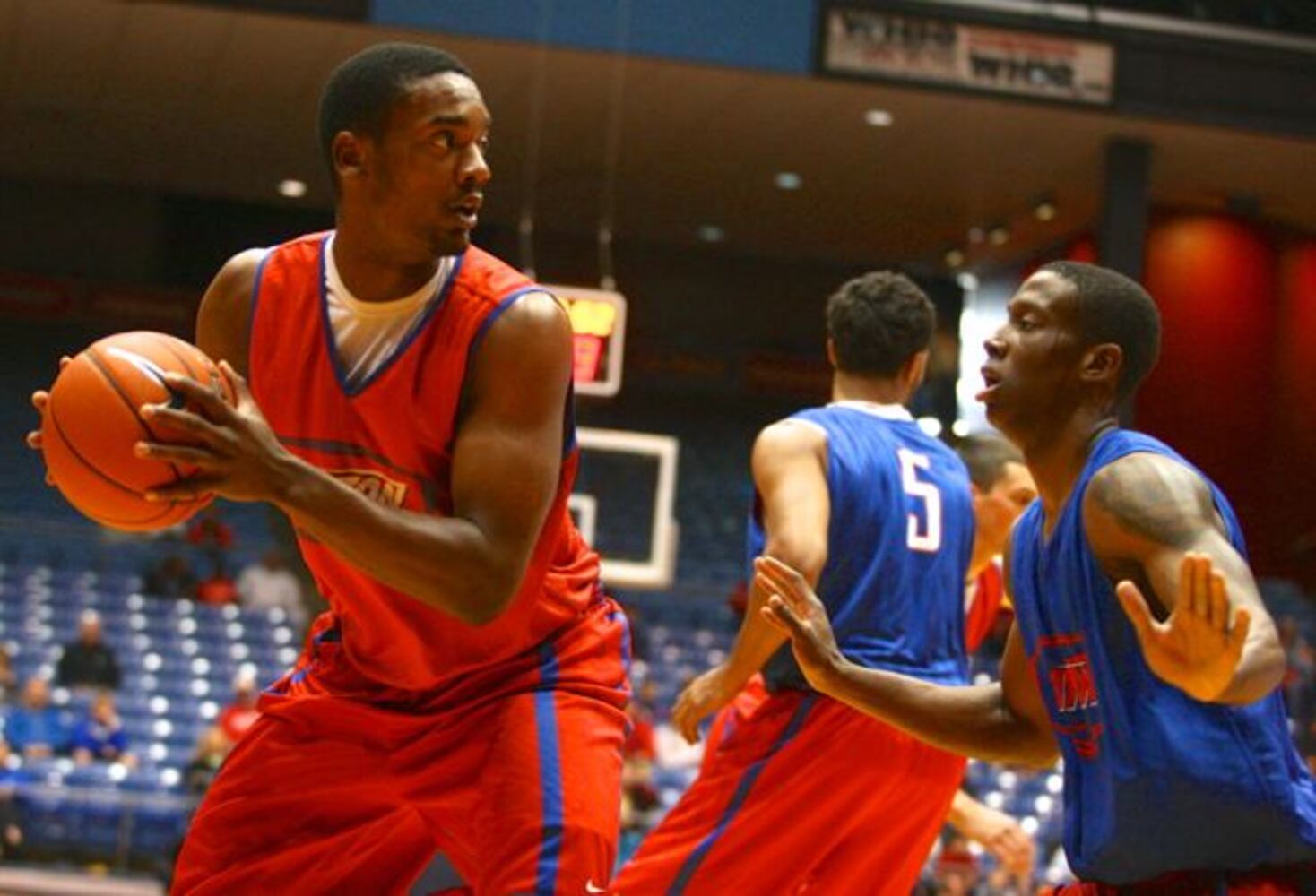 UD basketball scrimmages