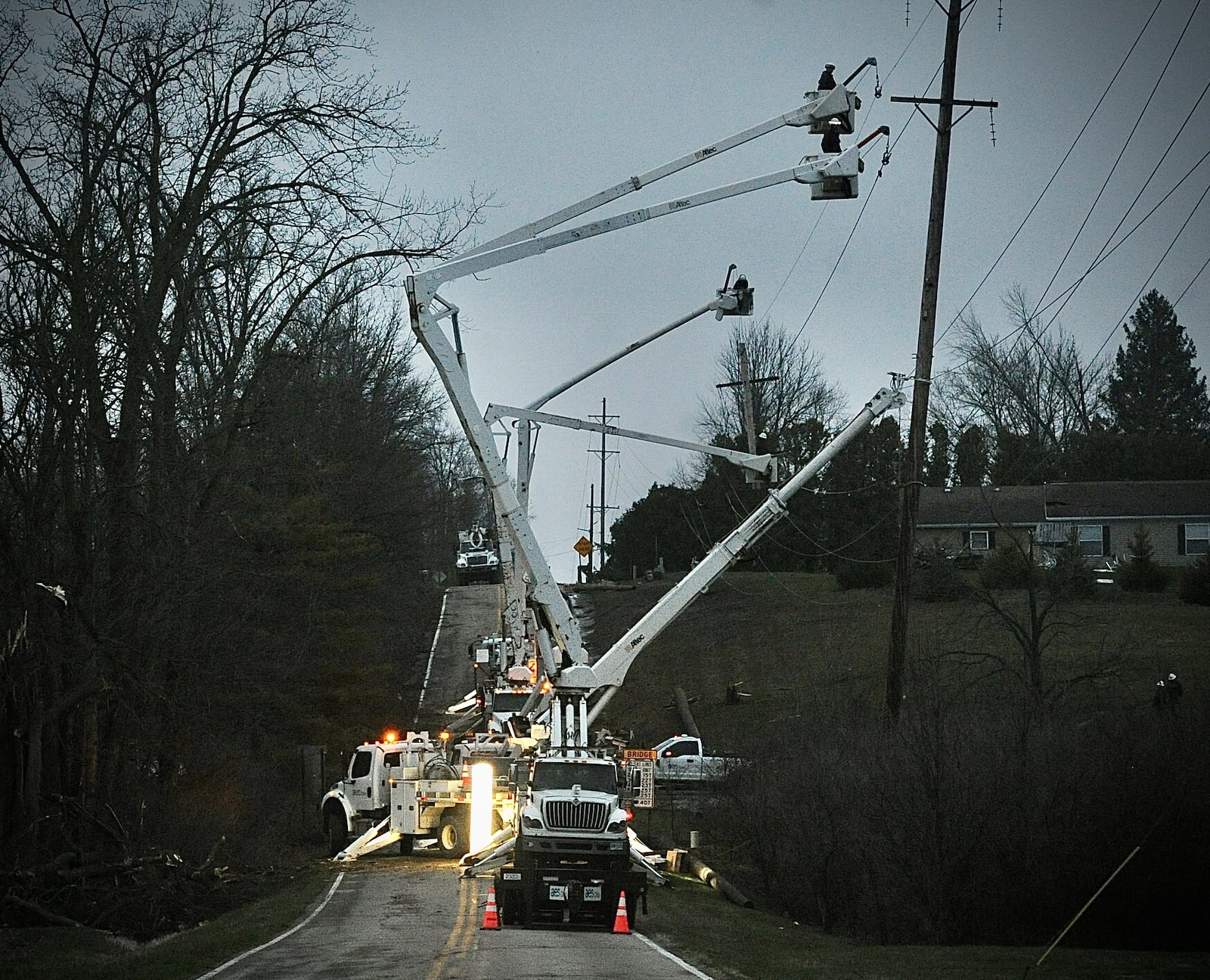 Power crews work on restoring power along Rangeline Road near Bradford early Friday morning March 15, 2024. MARSHALL GORBY \STAFF