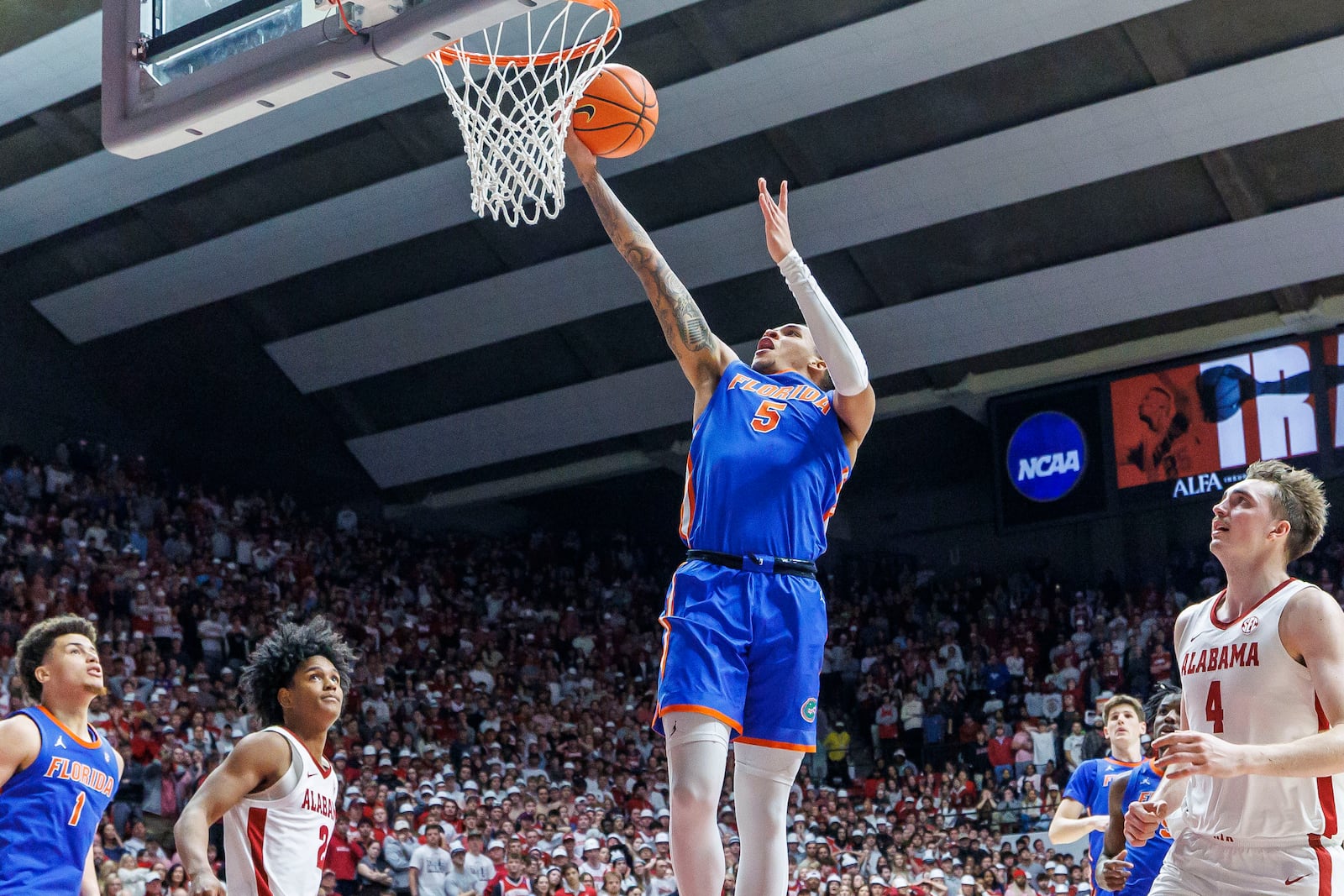 Florida guard Will Richard (5) scores against Alabama during the first half of an NCAA college basketball game, Wednesday, March 5, 2025, in Tuscaloosa, Ala. (AP Photo/Vasha Hunt)