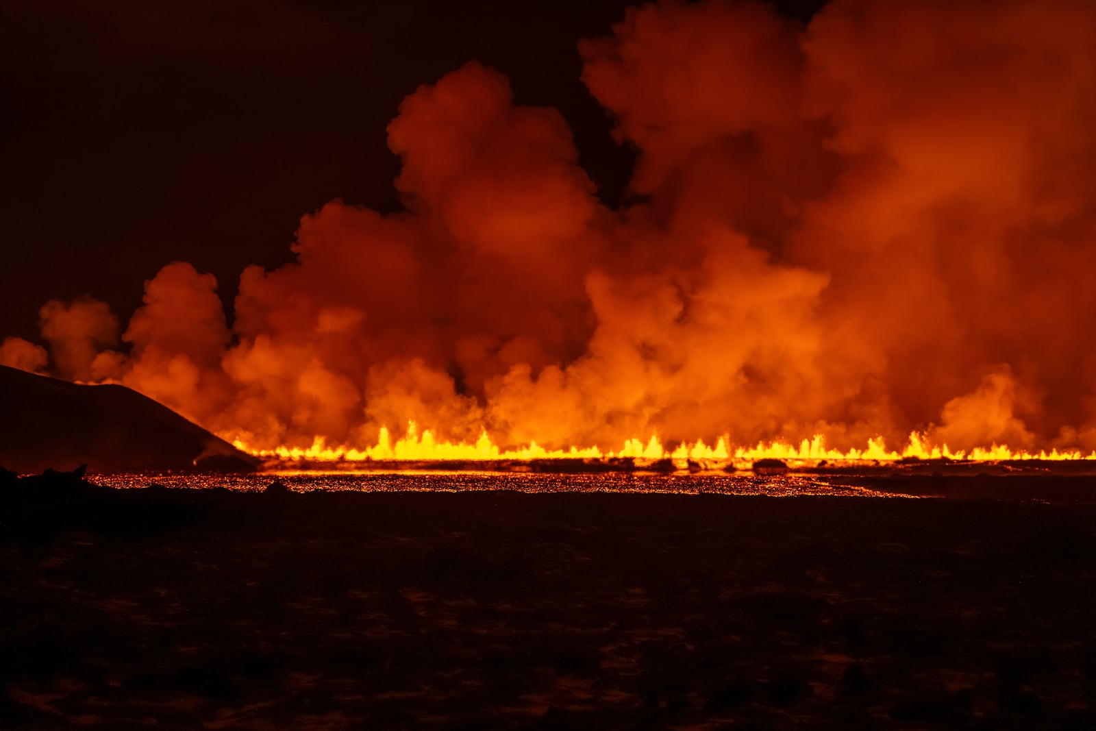 A new volcanic eruption that started on the Reykjanes Peninsula in Iceland, Wednesday, Nov.20, 2024. (AP Photo/Marco di Marco)