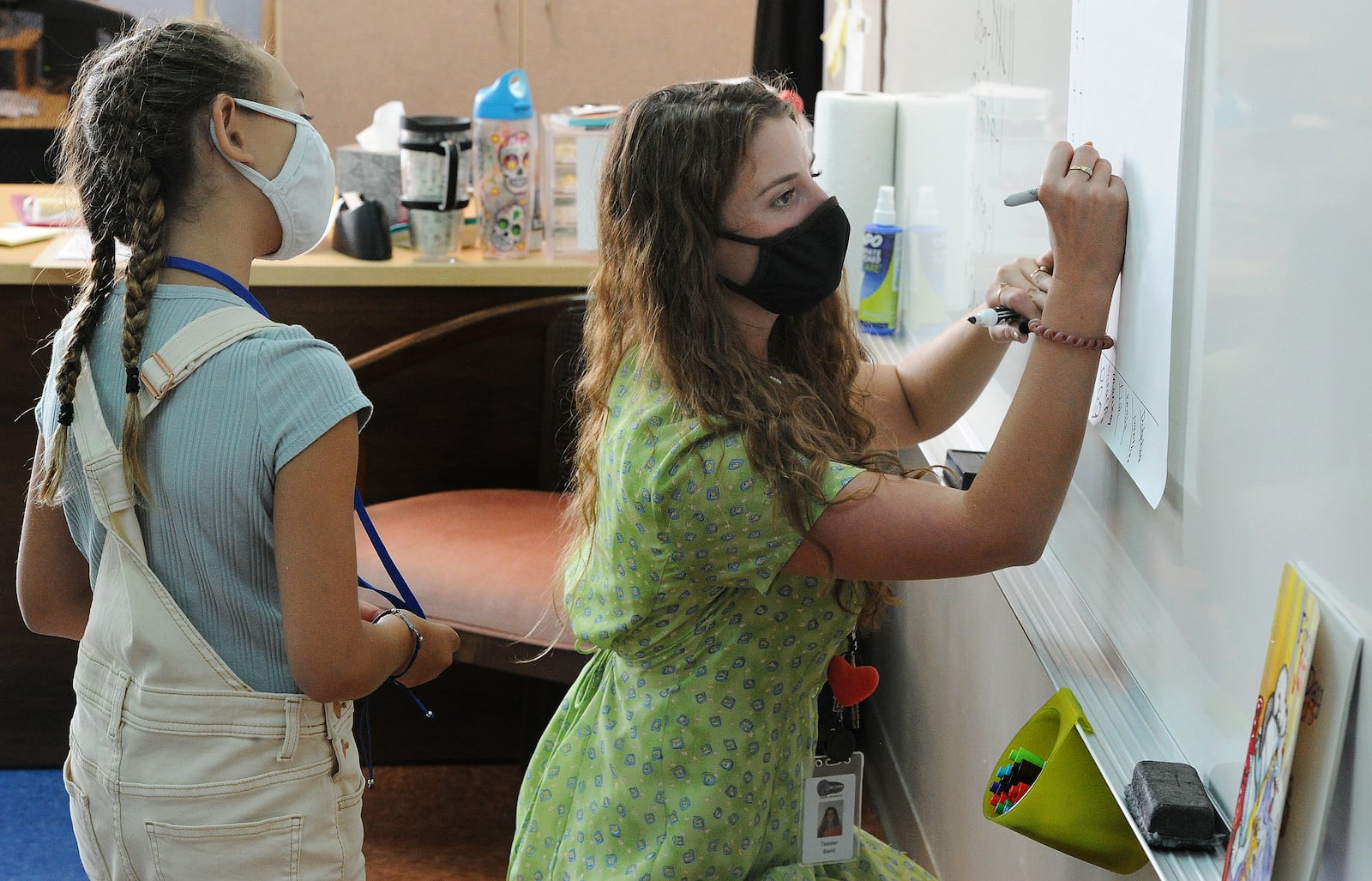 Virginia Stevenson Elementary, Third grader Harper Grzegarzewski, works with her teacher Tessler Baird during the first day of school, Tuesday, Sept. 7, 2021. MARSHALL GORBY\STAFF