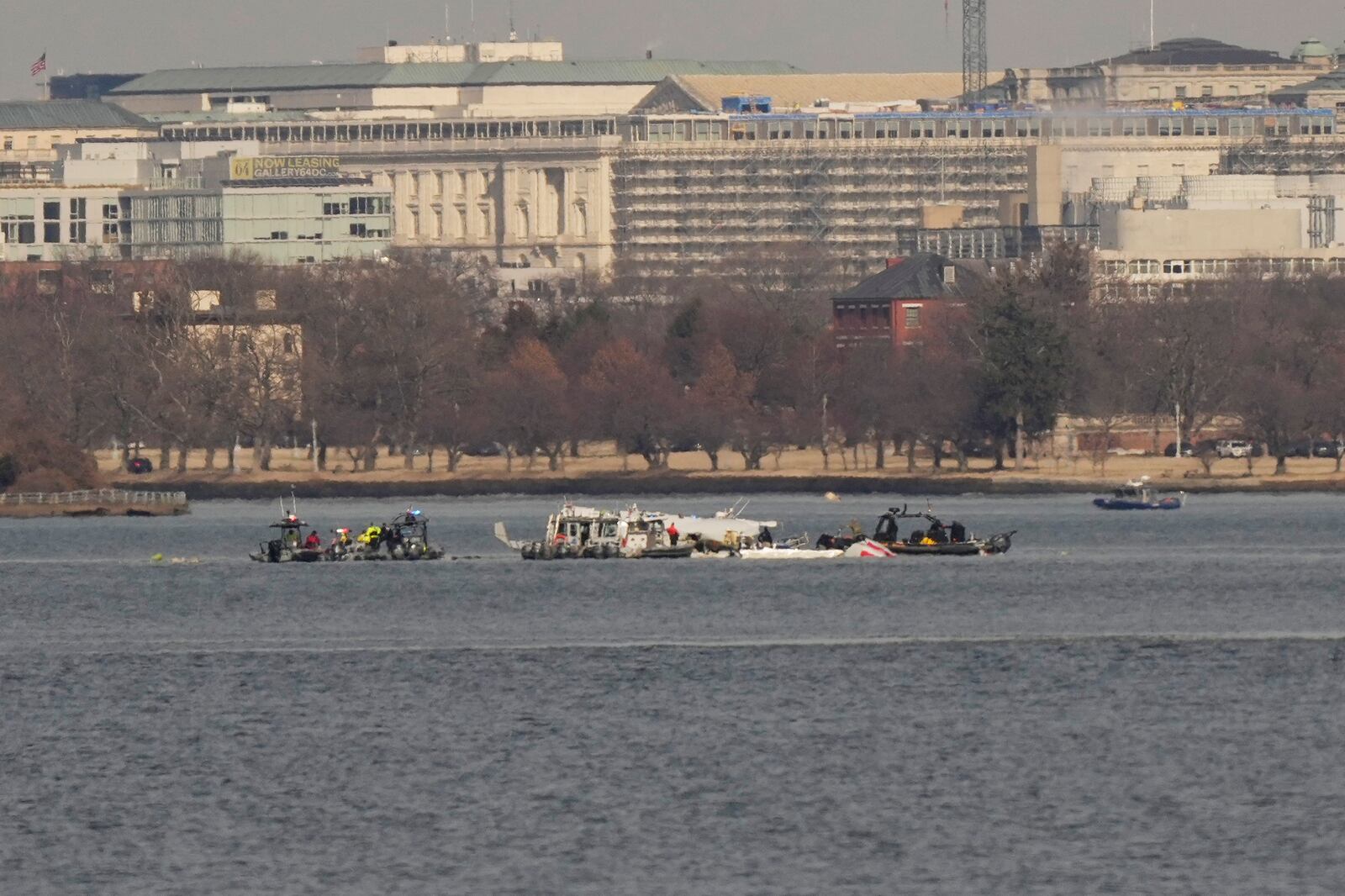 Search and rescue efforts are seen around a wreckage site in the Potomac River from Ronald Reagan Washington National Airport, early Thursday morning, Jan. 30, 2025, in Arlington, Va. (AP Photo/Carolyn Kaster)