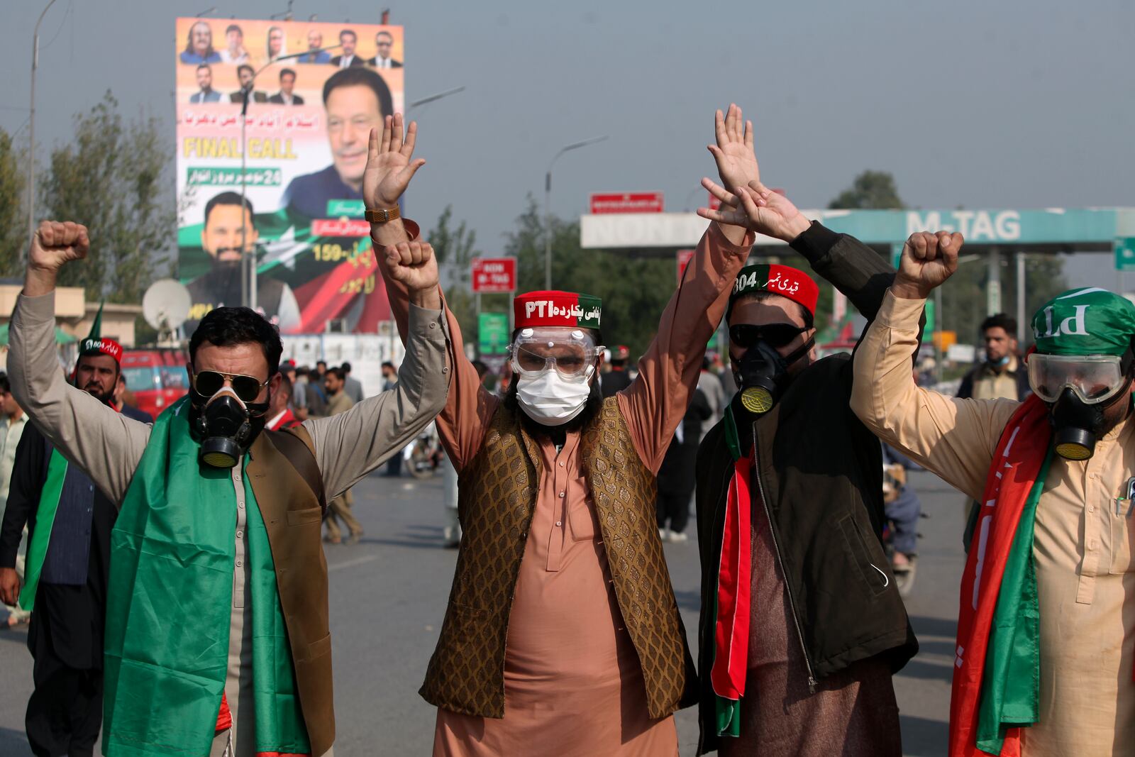 Supporters of imprisoned former premier Imran Khan's Pakistan Tehreek-e-Insaf party, chant slogans before starting a rally for Islamabad to demand Khan's release, in Peshawar, Pakistan, Sunday, Nov. 24, 2024. (AP Photo/Muhammad Sajjad)