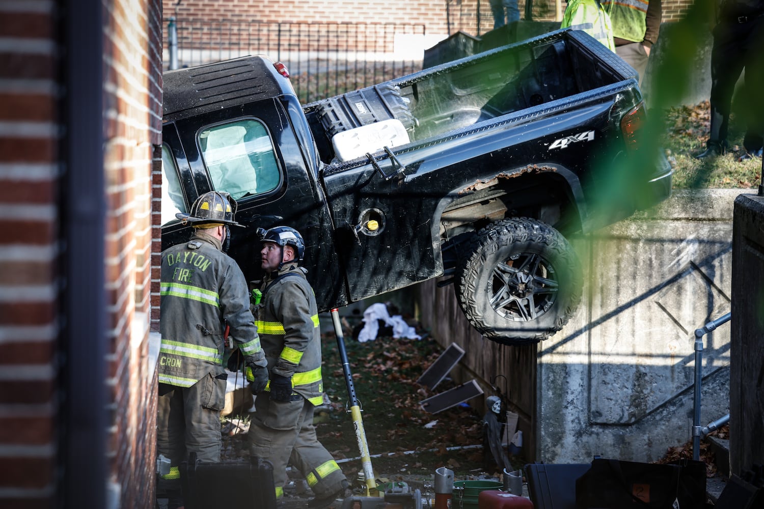 Wayne and Wilmington pickup into building