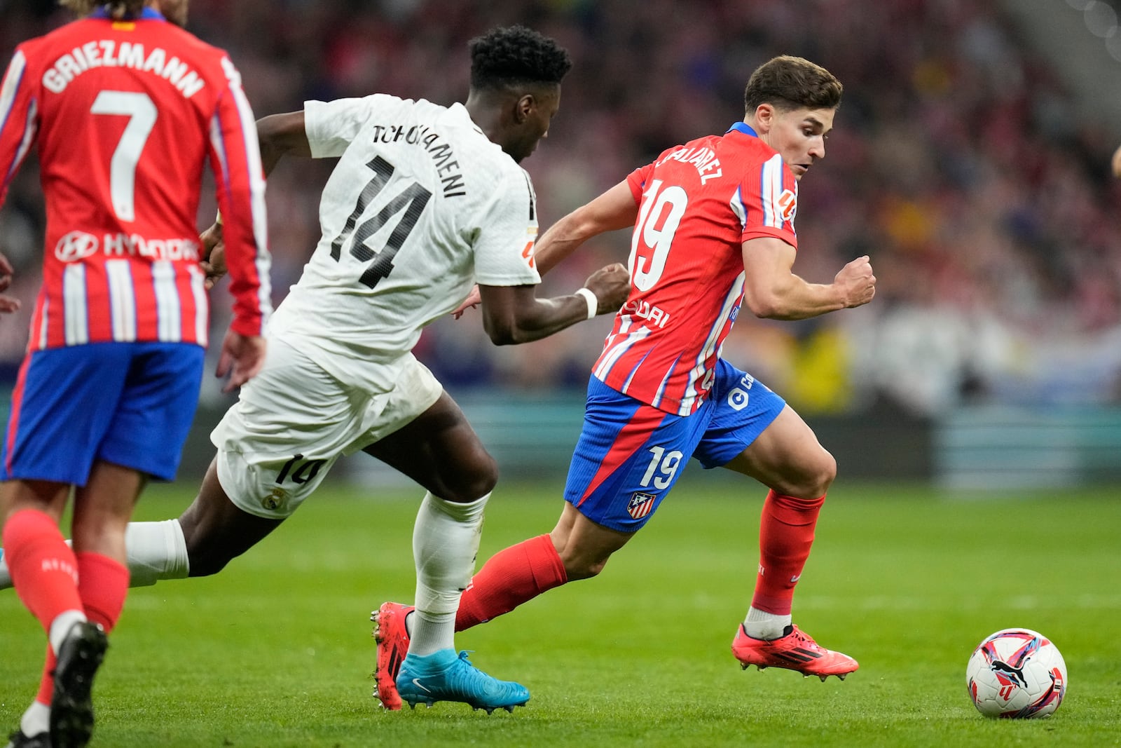 FILE - Atletico Madrid's Julian Alvarez in action in front of Real Madrid's Aurelien Tchouameni during the La Liga soccer match between Atletico Madrid and Real Madrid at the Metropolitano stadium in Madrid, Spain, Sunday, Sept. 29, 2024. (AP Photo/Bernat Armangue, File)