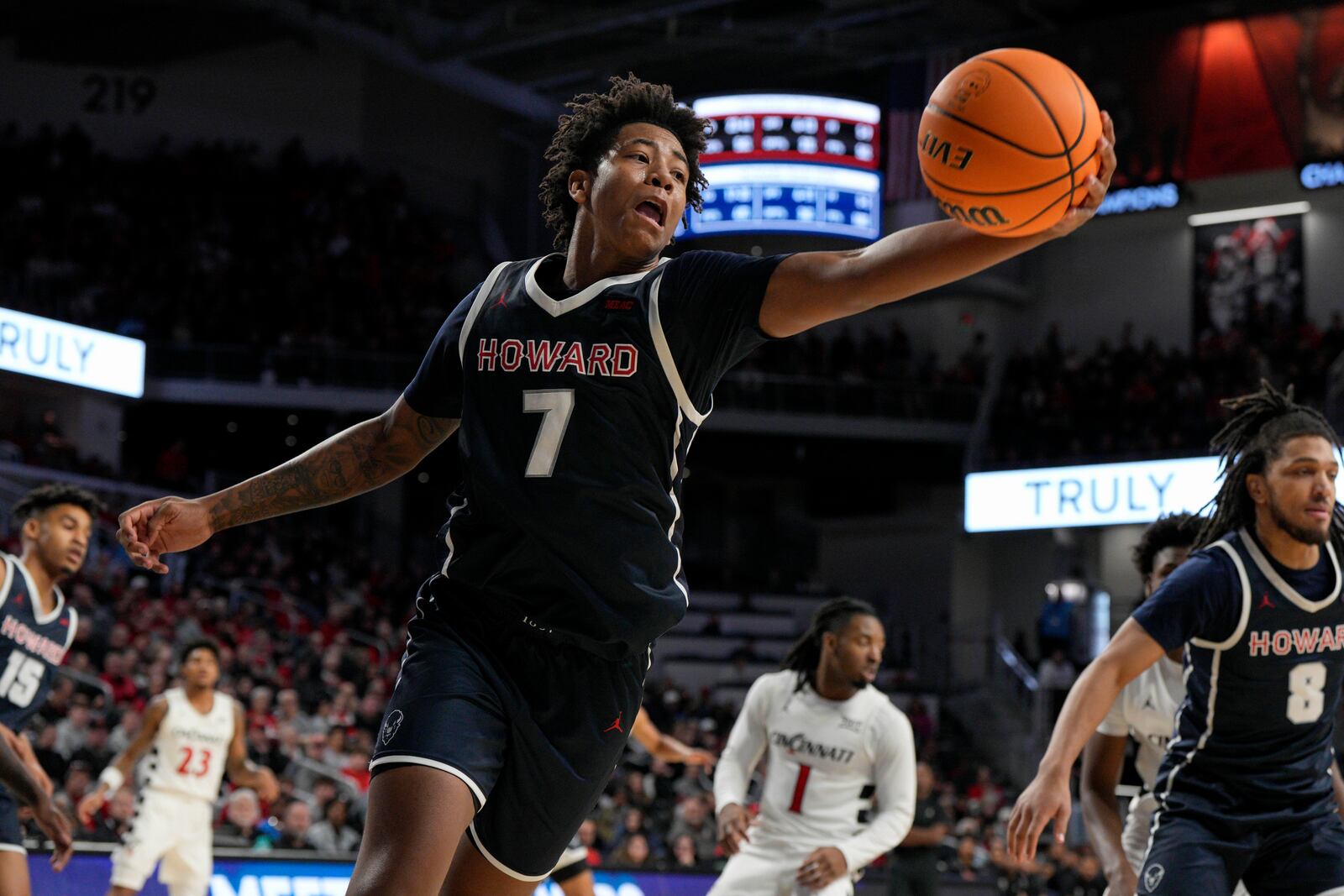 Howard guard Blake Harper (7) makes a rebound during the second half of an NCAA college basketball game against Cincinnati, Sunday, Dec. 8, 2024, in Cincinnati. (AP Photo/Jeff Dean)