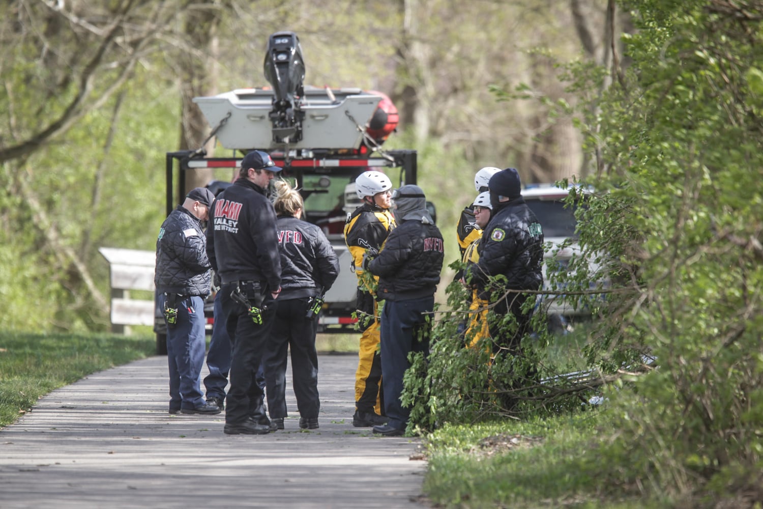 Crews respond after joggers sees body in Great Miami River