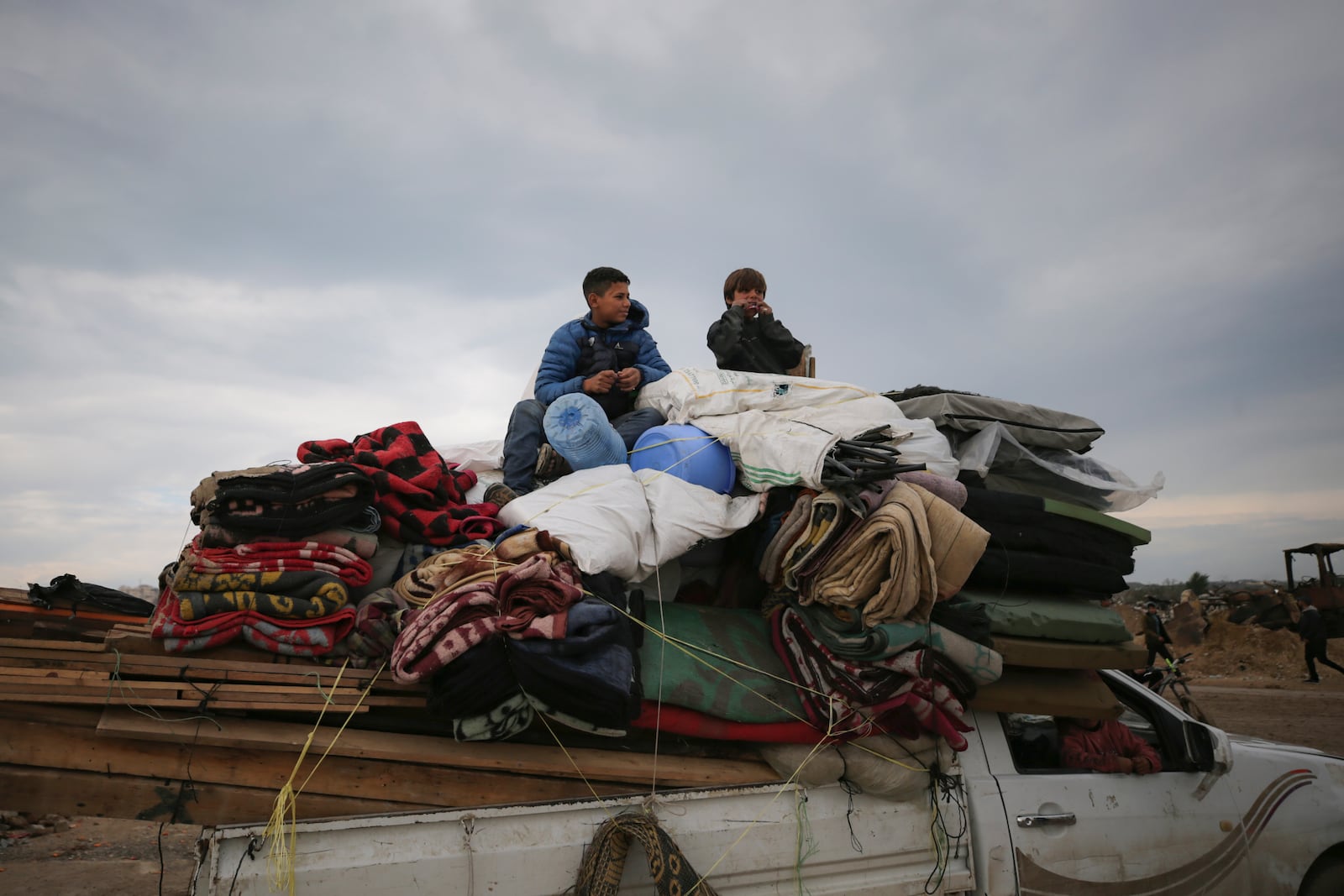 Displaced Palestinians make their way from central Gaza to their homes in the northern Gaza Strip, Monday, Feb. 10, 2025. (AP Photo/Jehad Alshrafi)