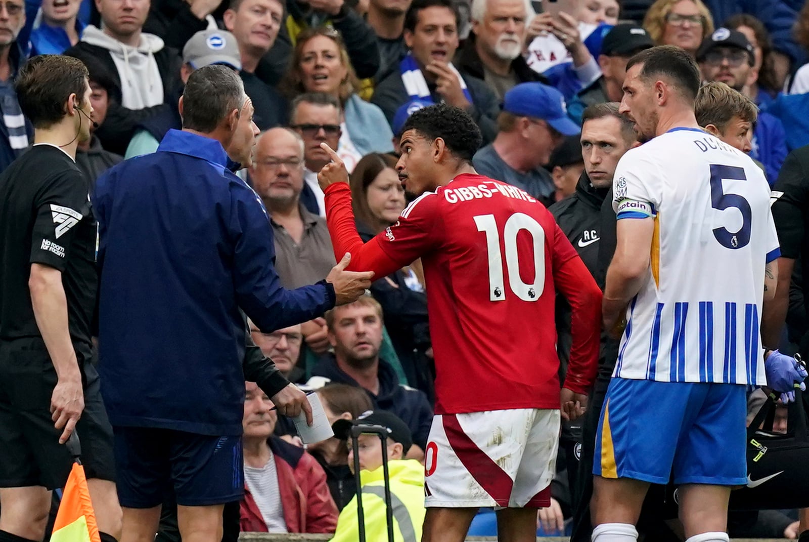 Nottingham Forest's Morgan Gibbs-White, second right, protests after being shown a red card by referee Robert Jones, during the English Premier League soccer match between Brighton and Nottingham Forest, at the American Express Stadium, in Brighton and Hove, England, Sunday, Sept. 22, 2024. (Gareth Fuller/PA via AP)