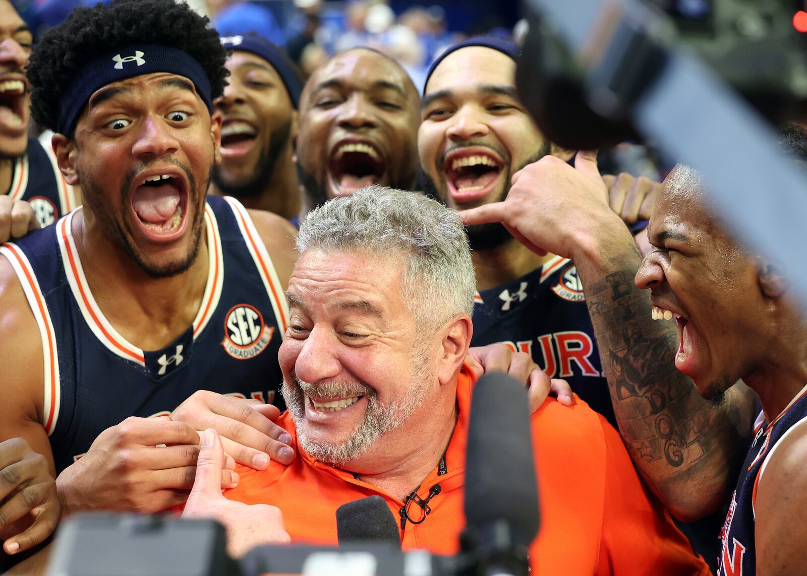 Auburn head coach Bruce Pearl, center, celebrates with his team after defeating Kentucky in an NCAA college basketball game in Lexington, Ky., Saturday, March 1, 2025. (AP Photo/James Crisp)