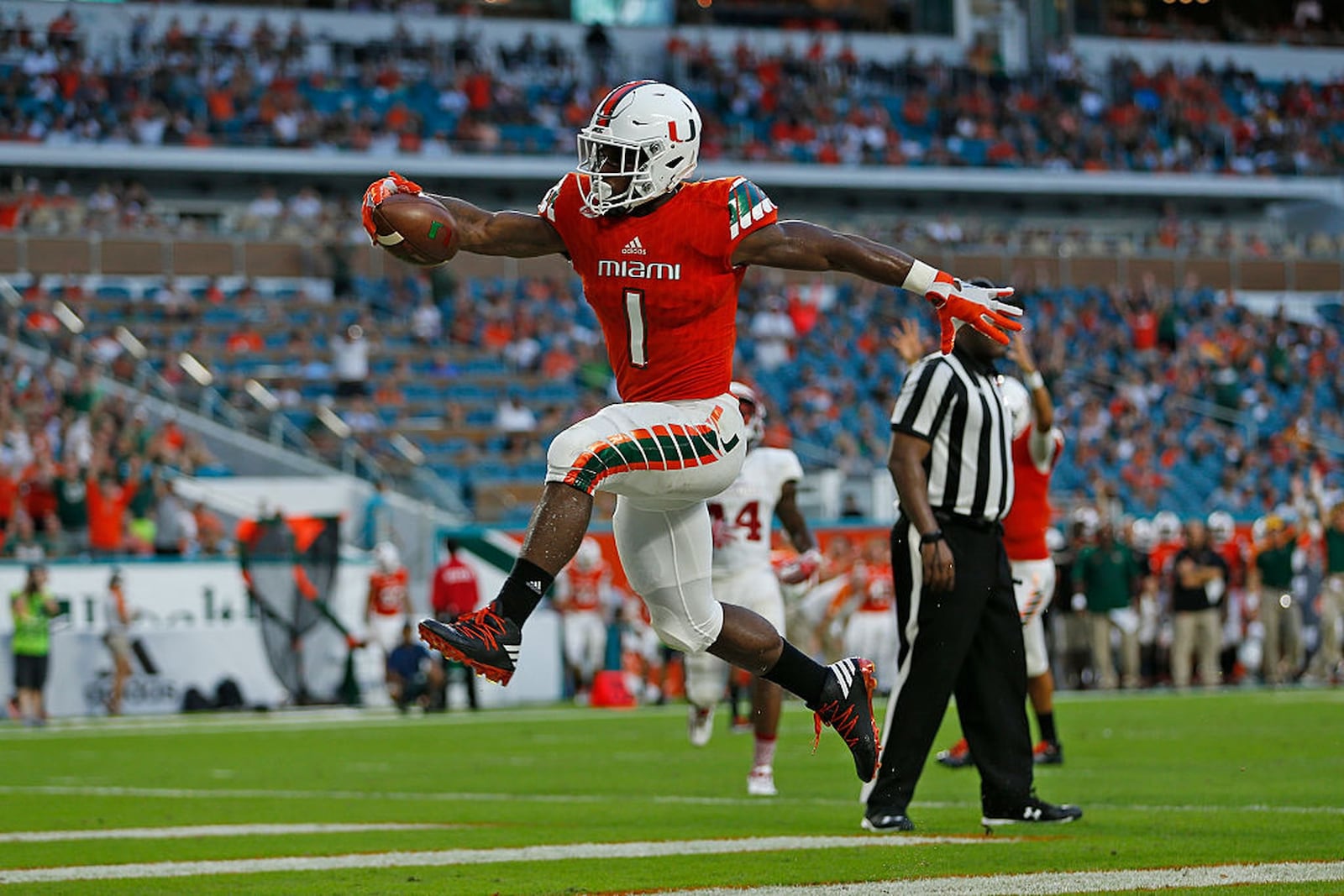 MIAMI GARDENS, FL - SEPTEMBER 10: Mark Walton #1 of the Miami Hurricanes celebrates after scoring a second quarter touchdown against the Florida Atlantic Owls on September 10, 2016 at Hard Rock Stadium in Miami Gardens, Florida.(Photo by Joel Auerbach/Getty Images)