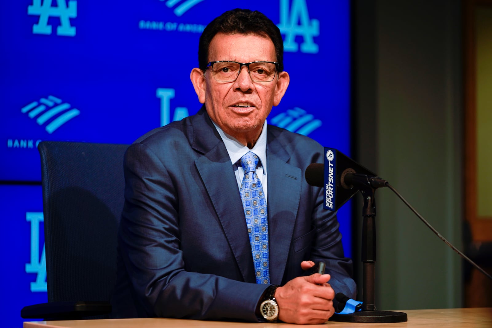 FILE - Former Los Angeles Dodgers pitcher Fernando Valenzuela speaks during a news conference ahead of his jersey retirement ceremony at a baseball game between the Dodgers and the Colorado Rockies, Aug. 11, 2023, in Los Angeles. Fernando Valenzuela, the Mexican-born phenom for the Los Angeles Dodgers who inspired “Fernandomania” while winning the NL Cy Young Award and Rookie of the Year in 1981, has died Tuesday, Oct. 22, 2024. (AP Photo/Ryan Sun, File)