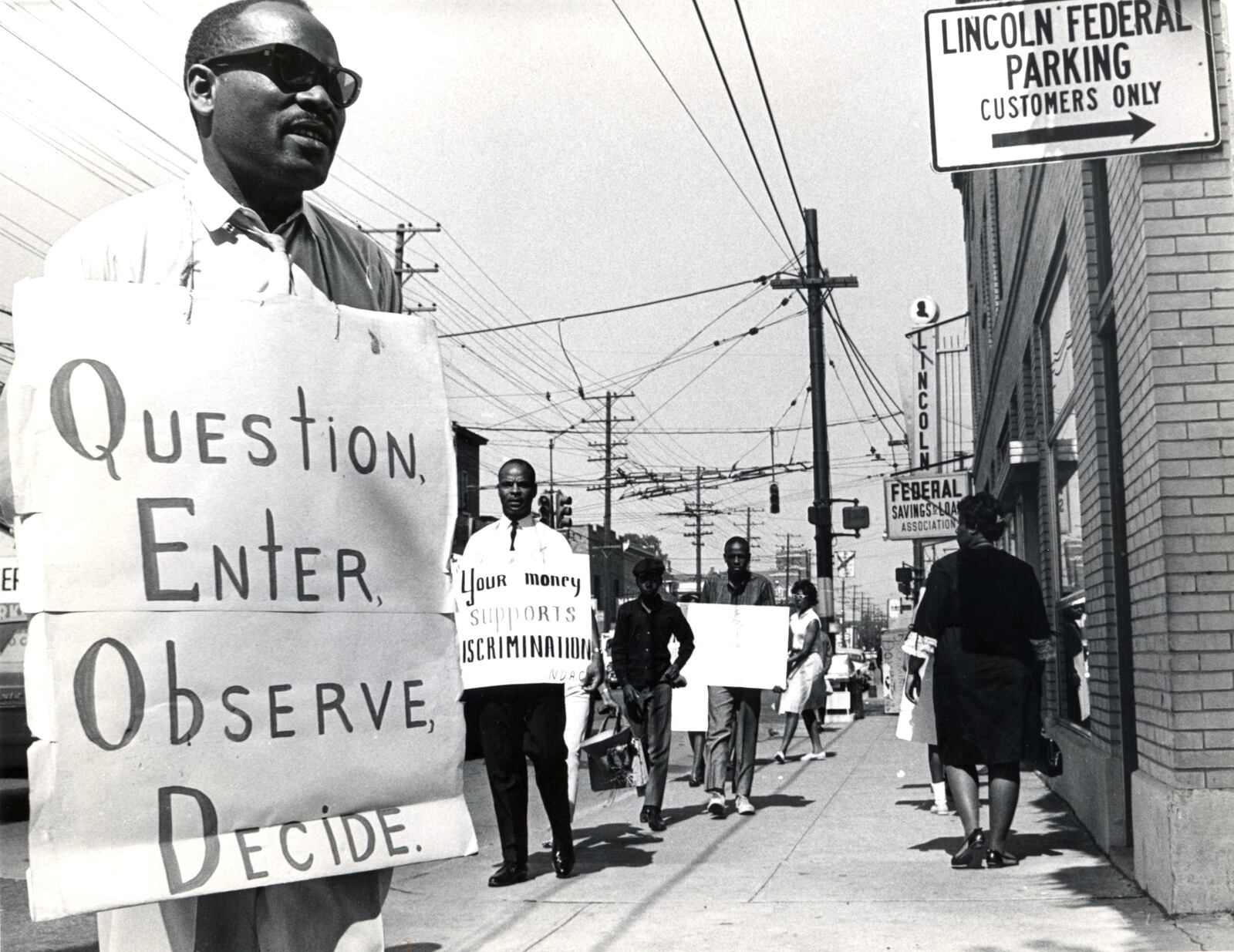 W.S. McIntosh protesting outside of the Lincoln Federal Bank June 26, 1964. DAYTON DAILY NEWS ARCHIVE