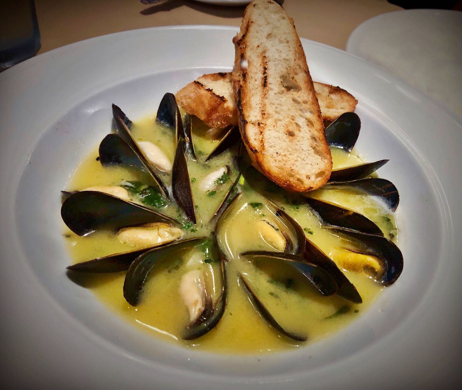 Appetizer portion of Mussels in White Wine Sauce  ($11)  served with garlic bread  from Club Oceano. MARK FISHER / STAFF PHOTO