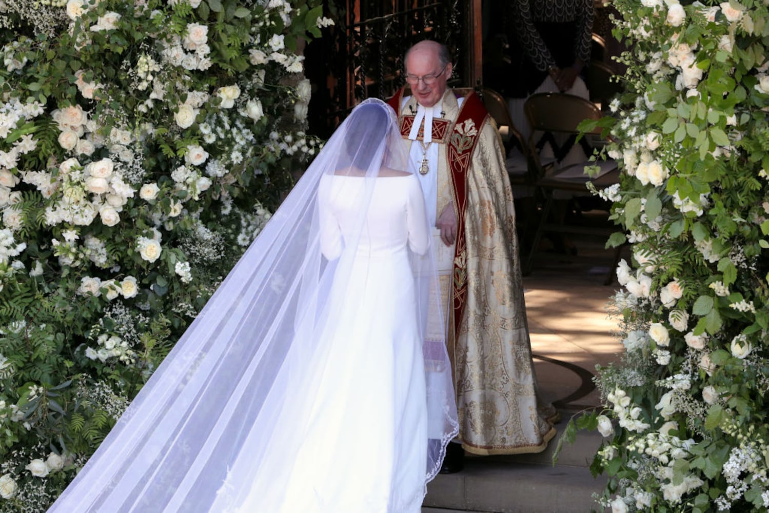 Photos: Meghan Markle’s wedding dress stuns at royal wedding