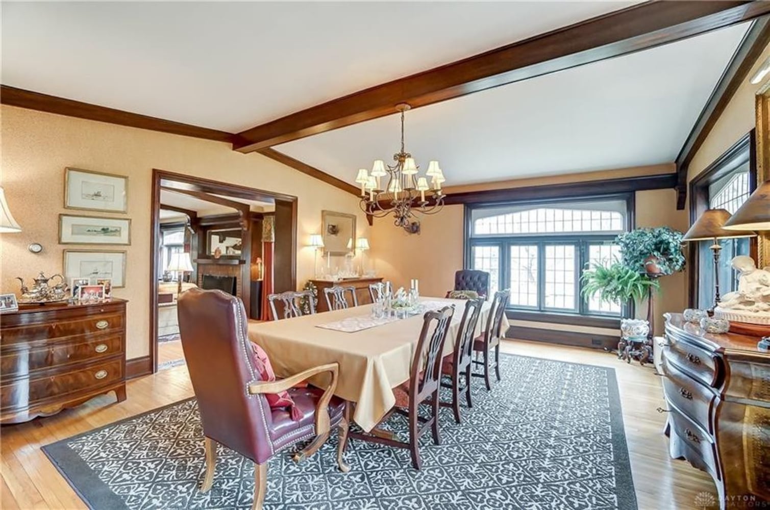 PHOTOS: $1M Oakwood manor on the market