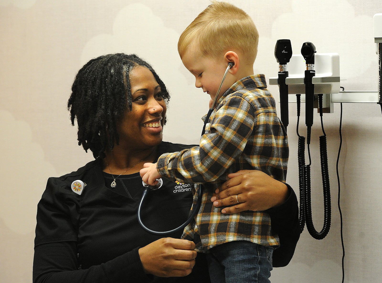 Stephanie Quincy, FNP, lets 3-year-old Caleb Sorrell listen to her heart beat Monday, Nov. 27, 2023 at the new Kids Express located at 6044 Wilmington Pike in Sugarcreek Plaza. MARSHALL GORBY\STAFF