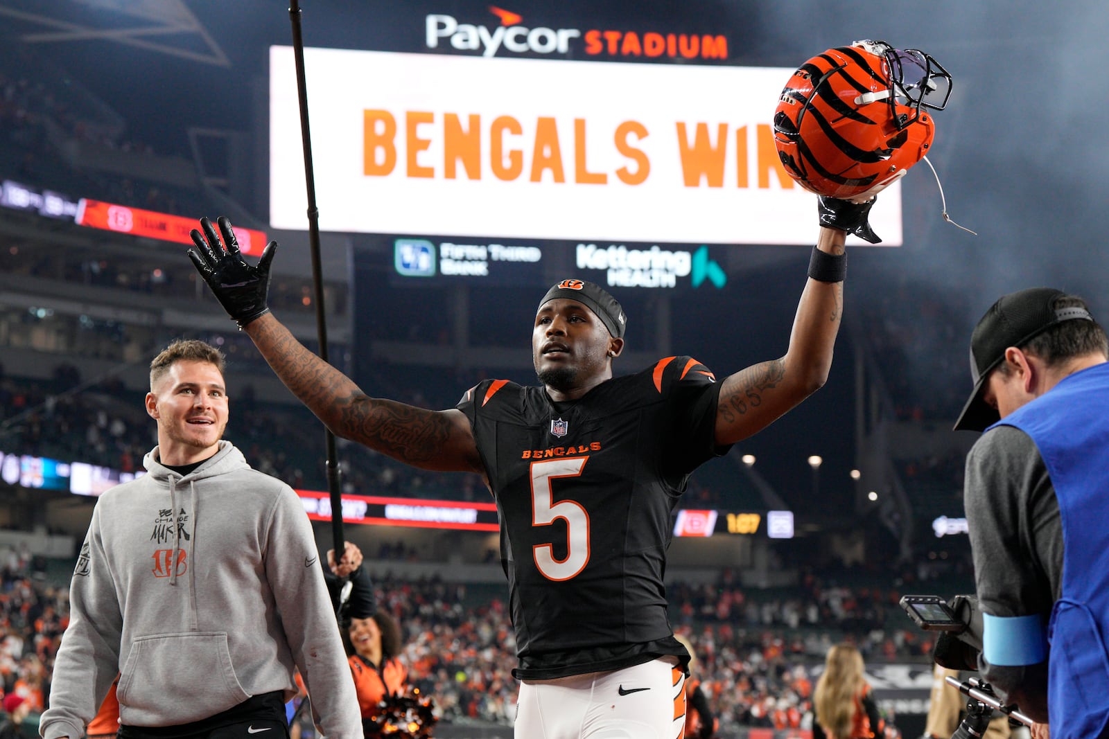 Cincinnati Bengals wide receiver Tee Higgins (5) celebrates after an NFL football game against the Denver Broncos in Cincinnati, Saturday, Dec. 28, 2024. (AP Photo/Jeff Dean)